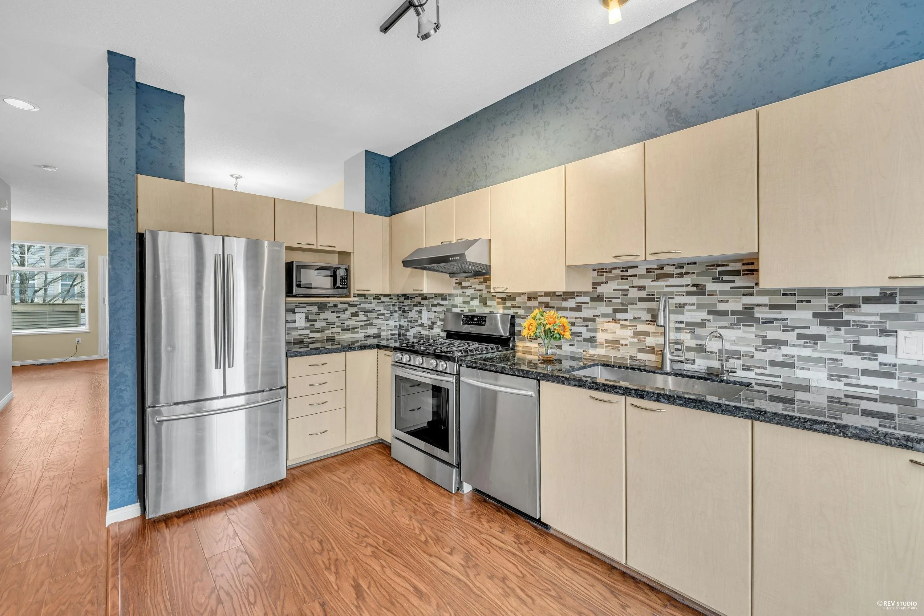 88 3711 Robson Court