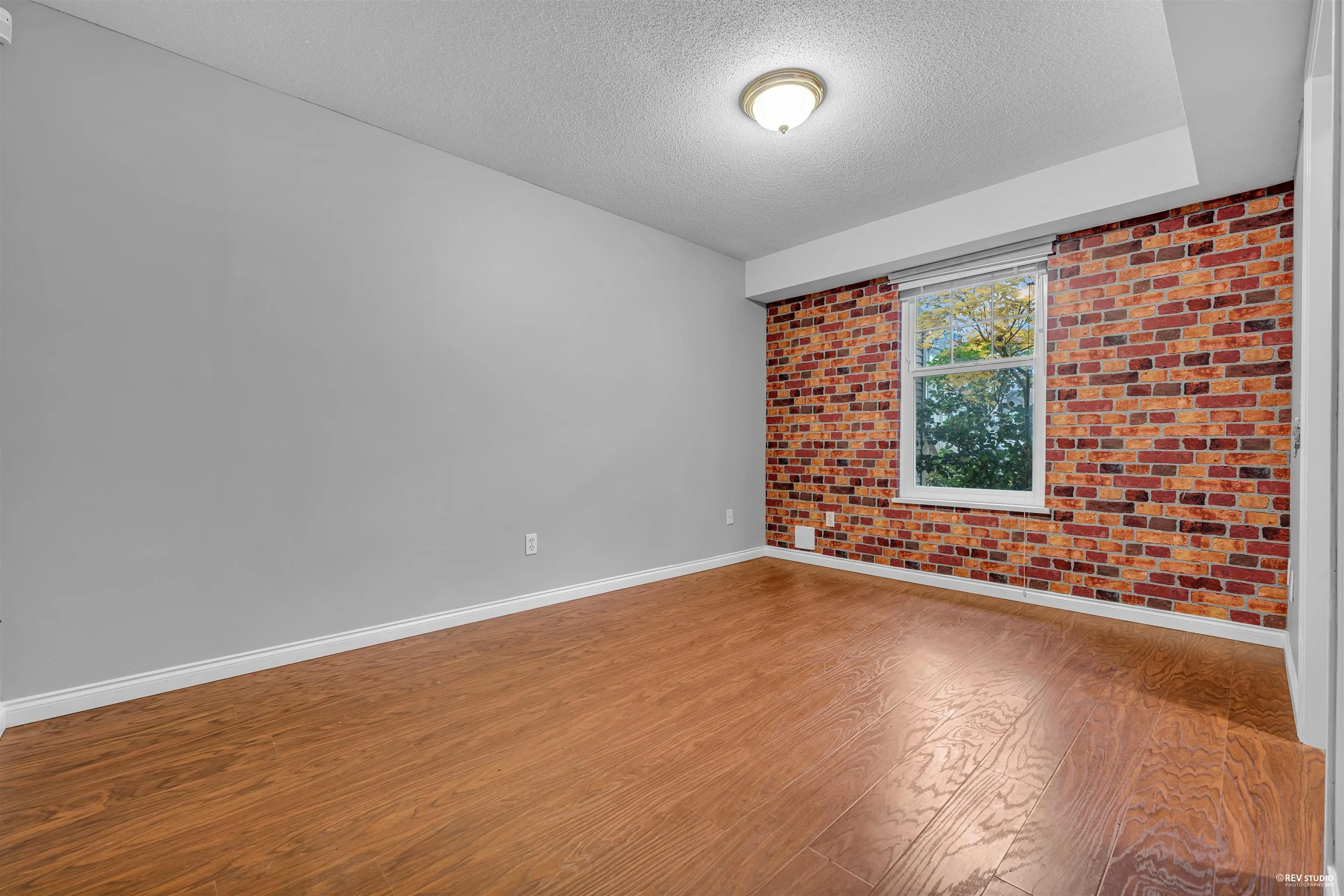 88 3711 Robson Court