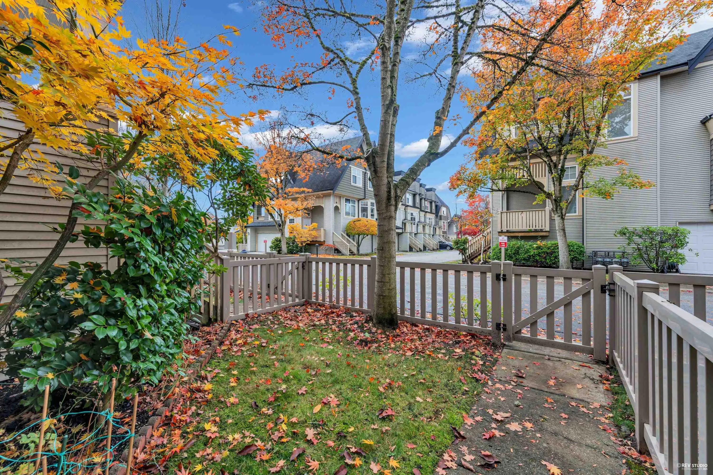 88 3711 Robson Court