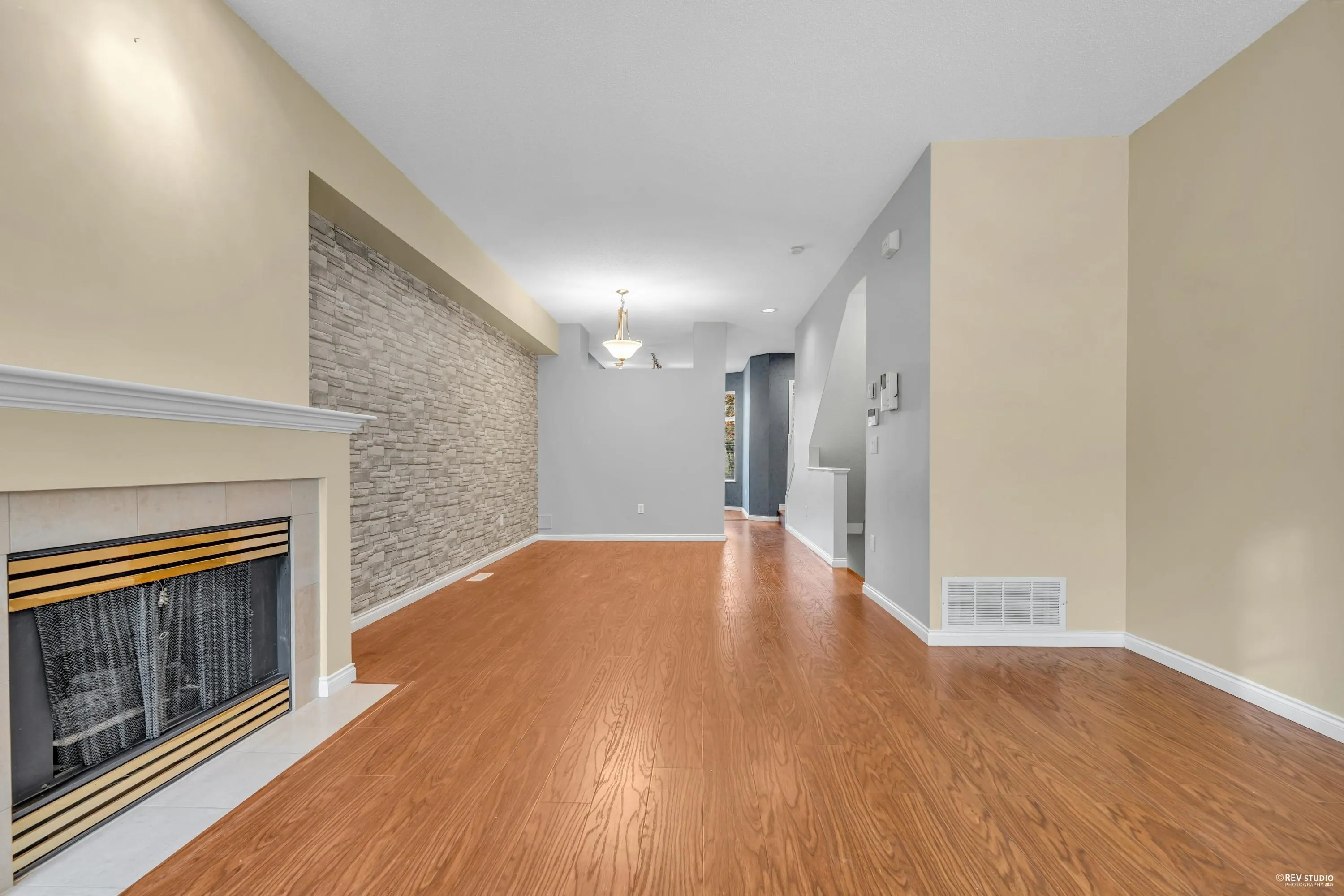 88 3711 Robson Court