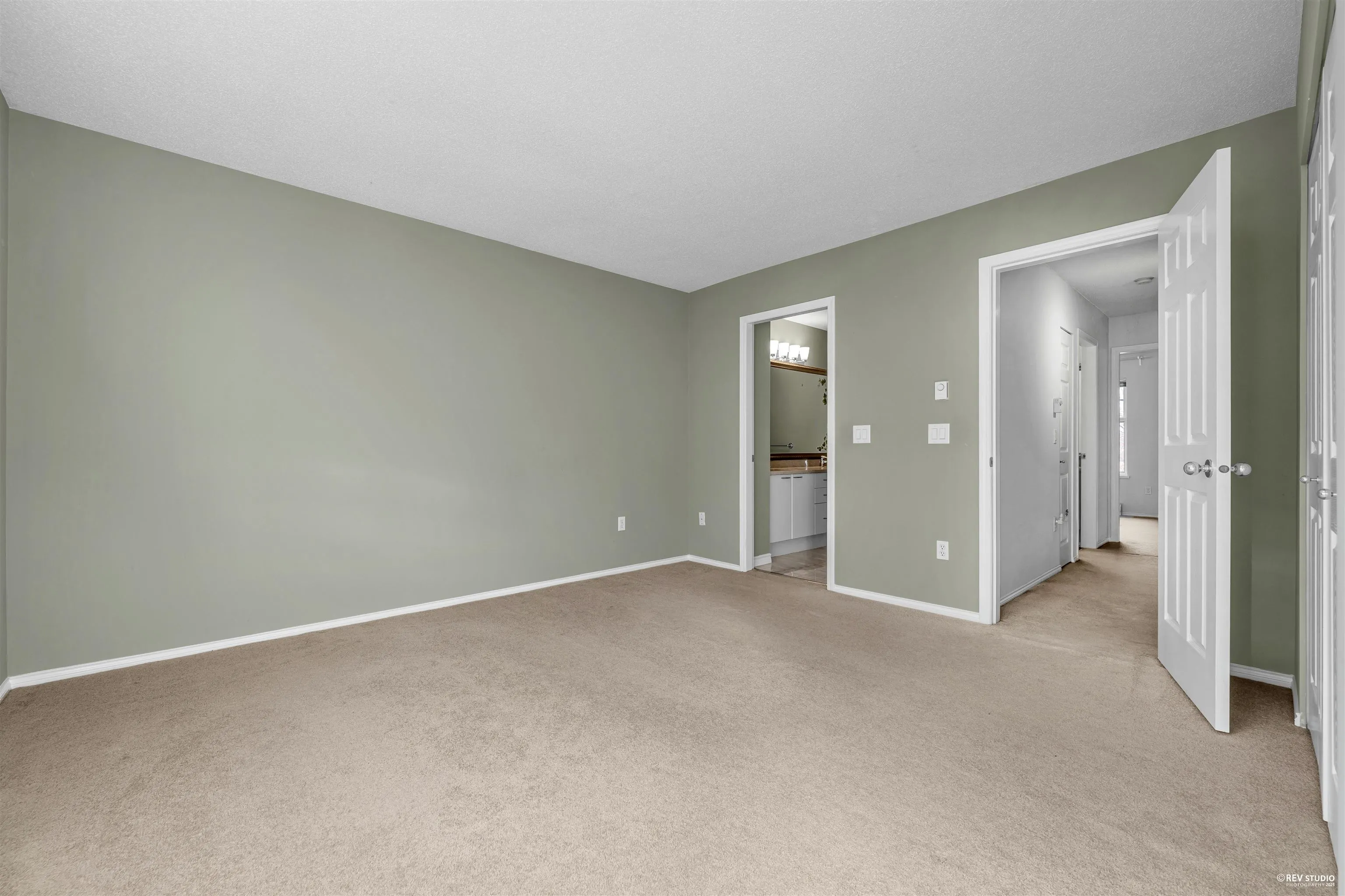 88 3711 Robson Court