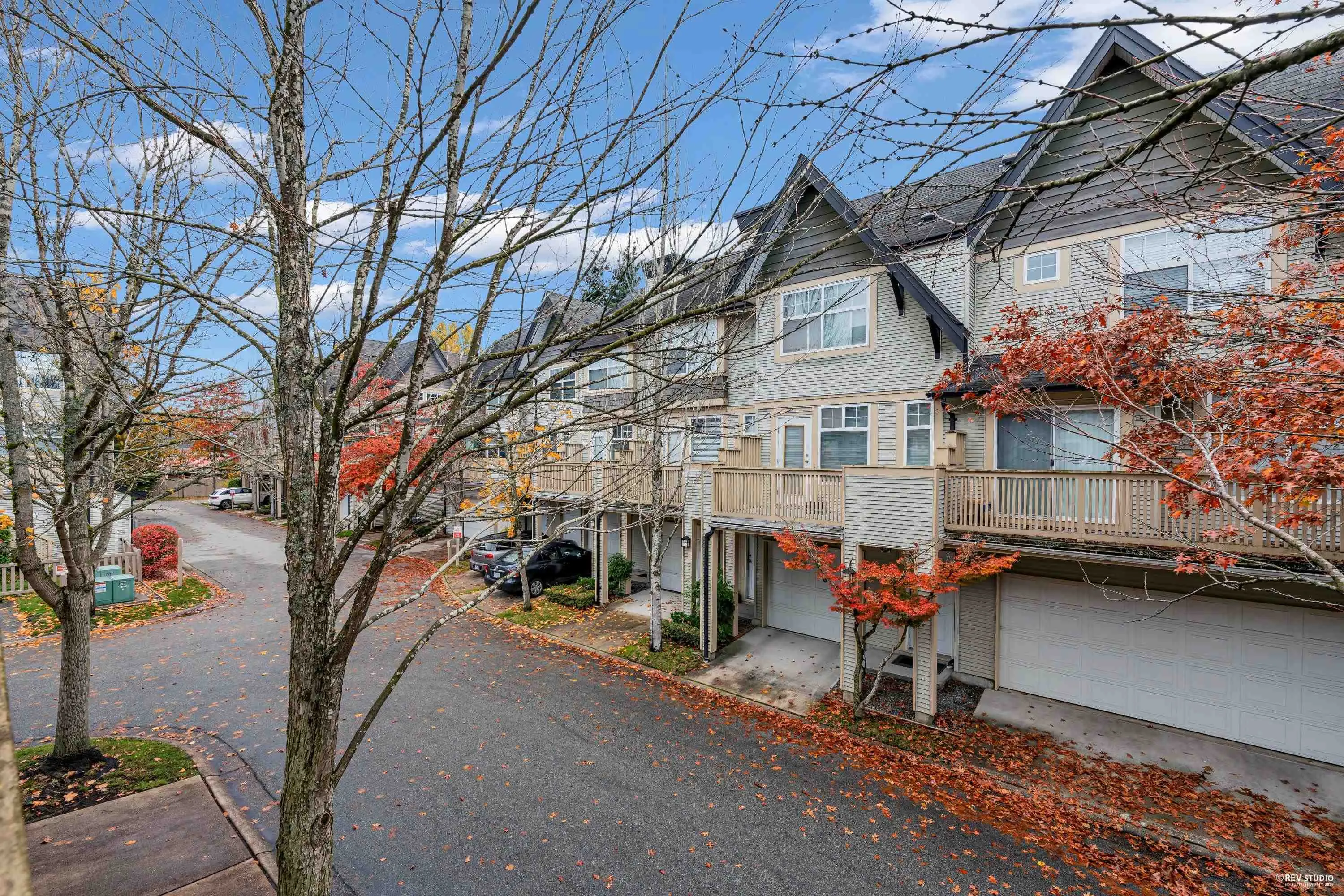 88 3711 Robson Court