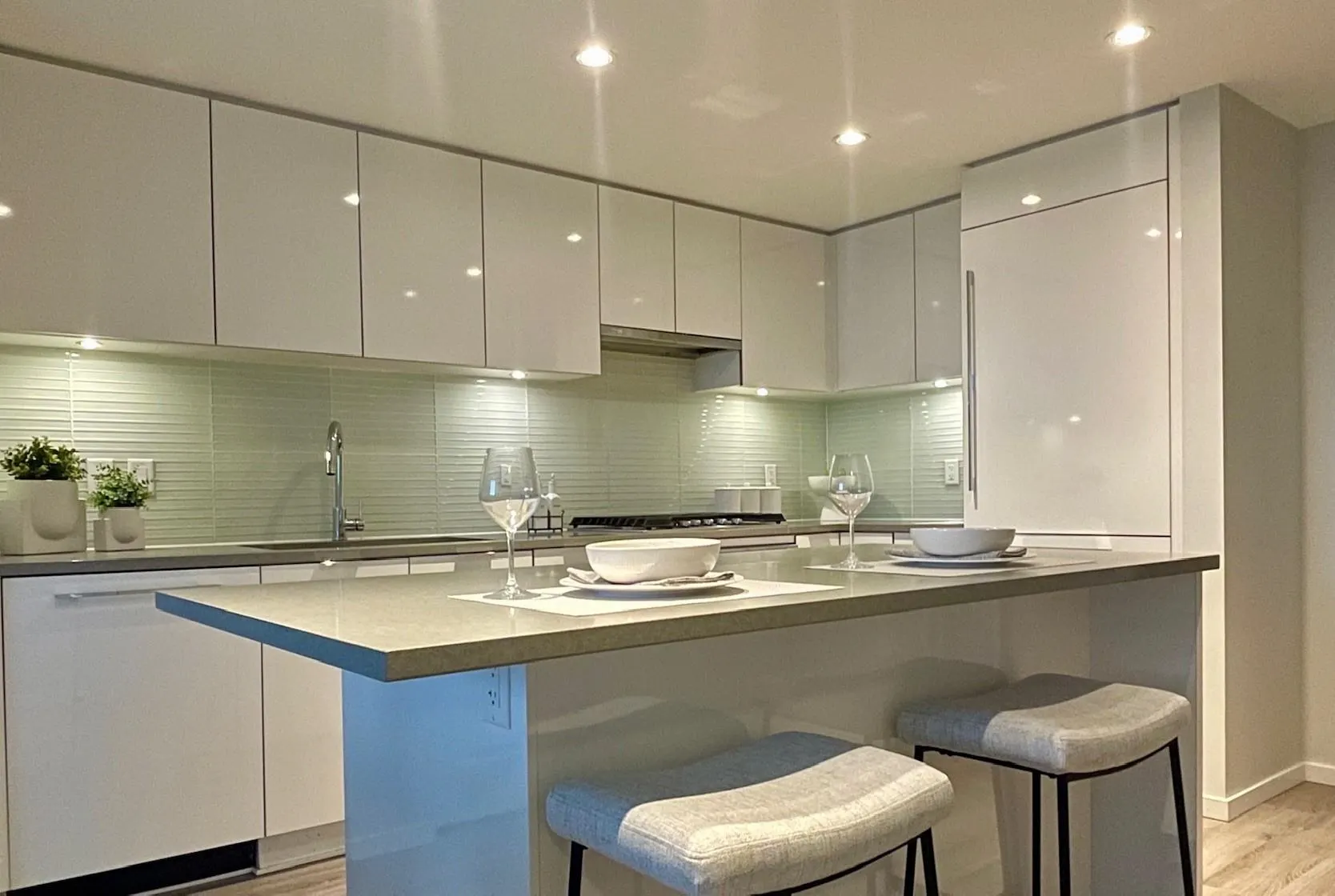 2502 6638 Dunblane Avenue