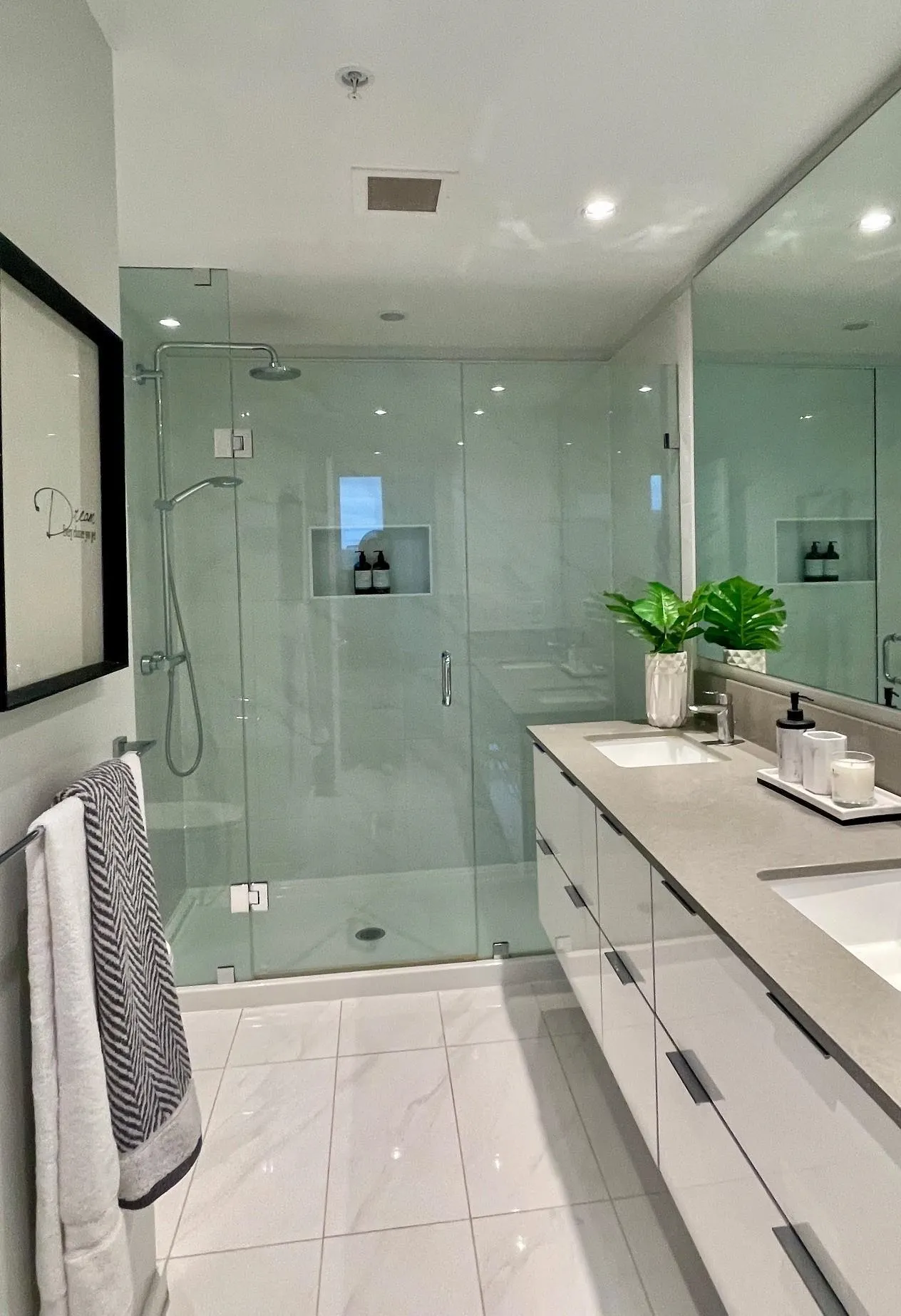 2502 6638 Dunblane Avenue