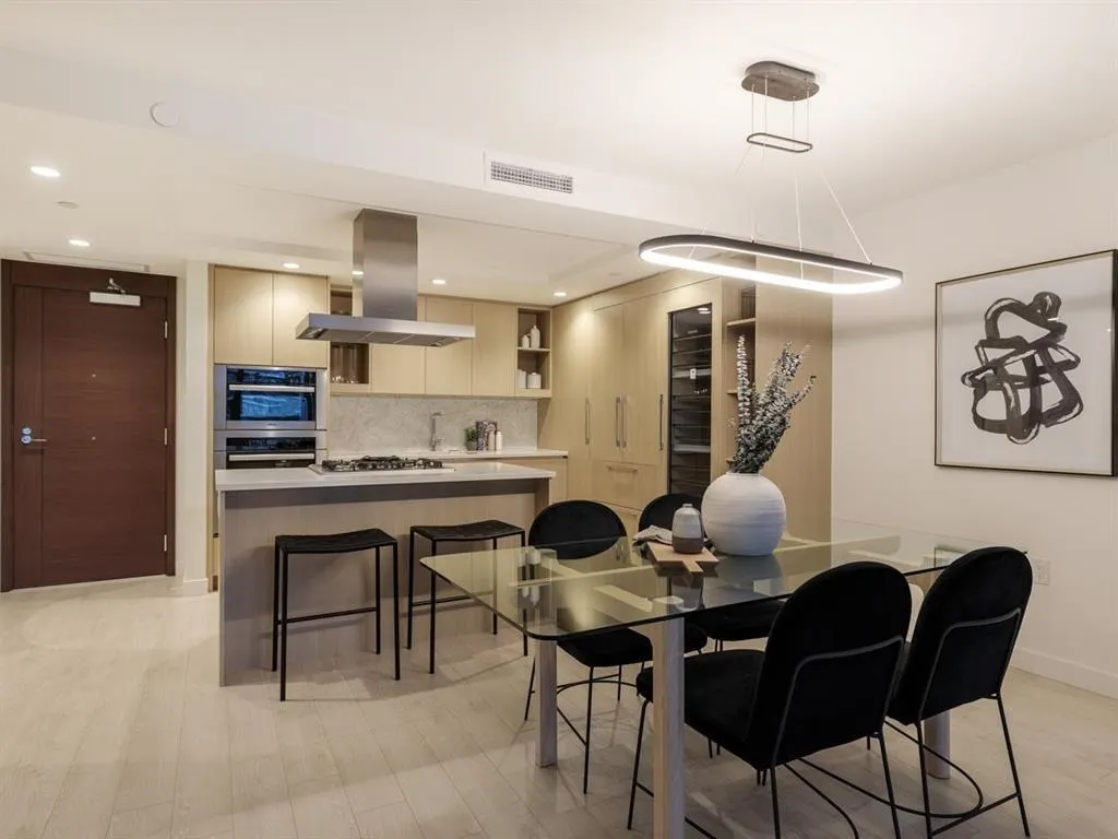 911 1768 Cook Street