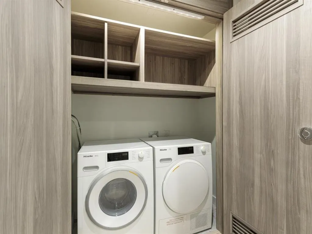 911 1768 Cook Street