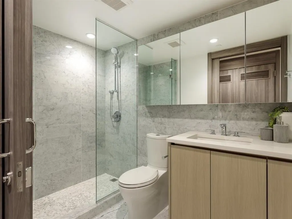 911 1768 Cook Street