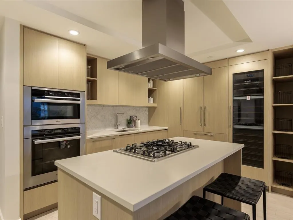 911 1768 Cook Street