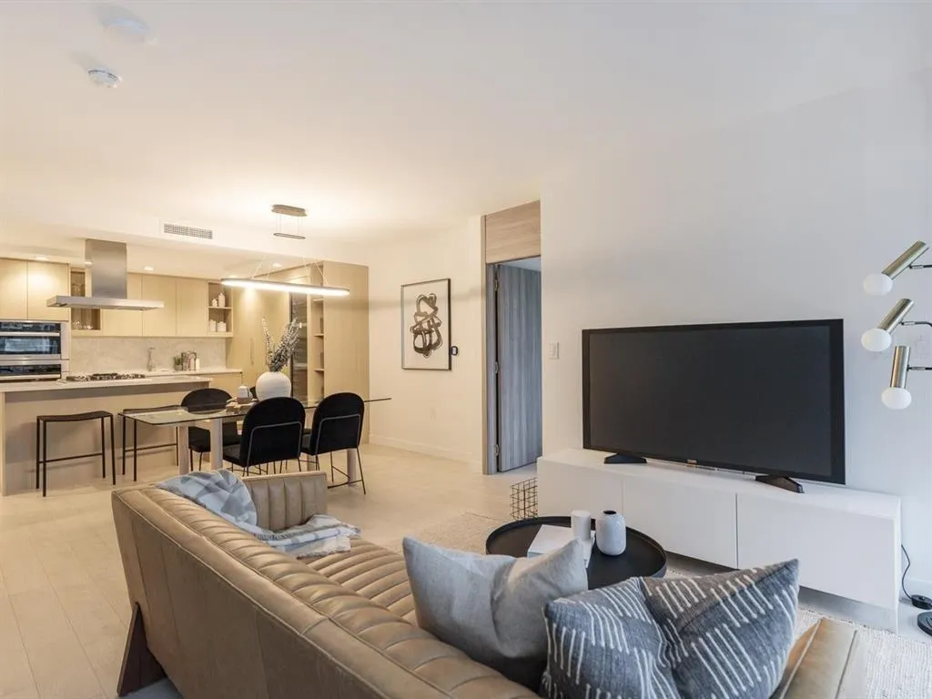 911 1768 Cook Street