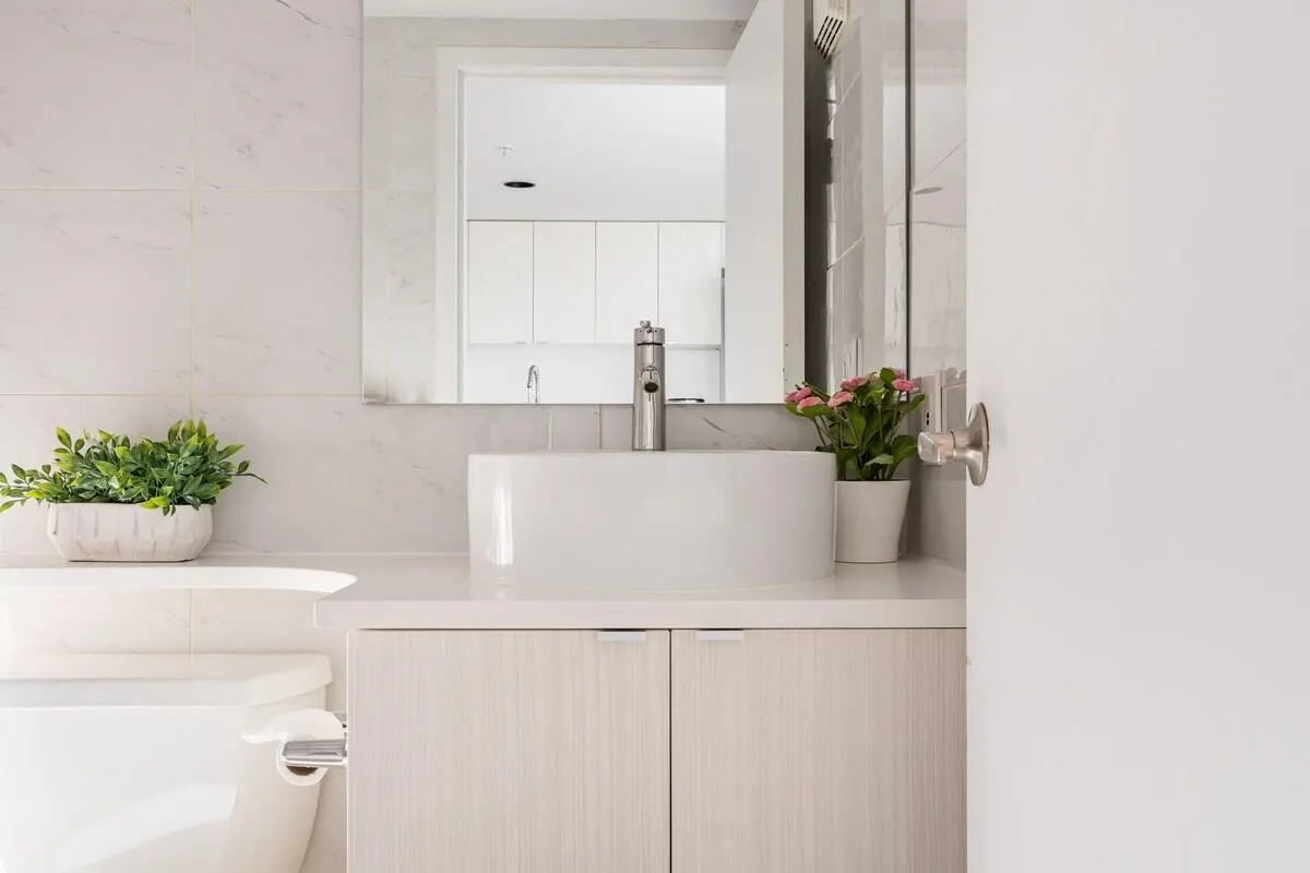 909 933 Seymour Street