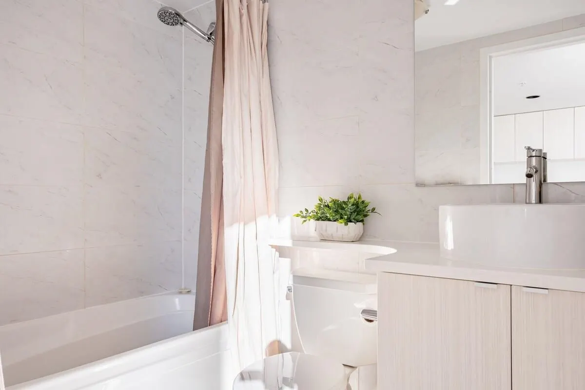 909 933 Seymour Street