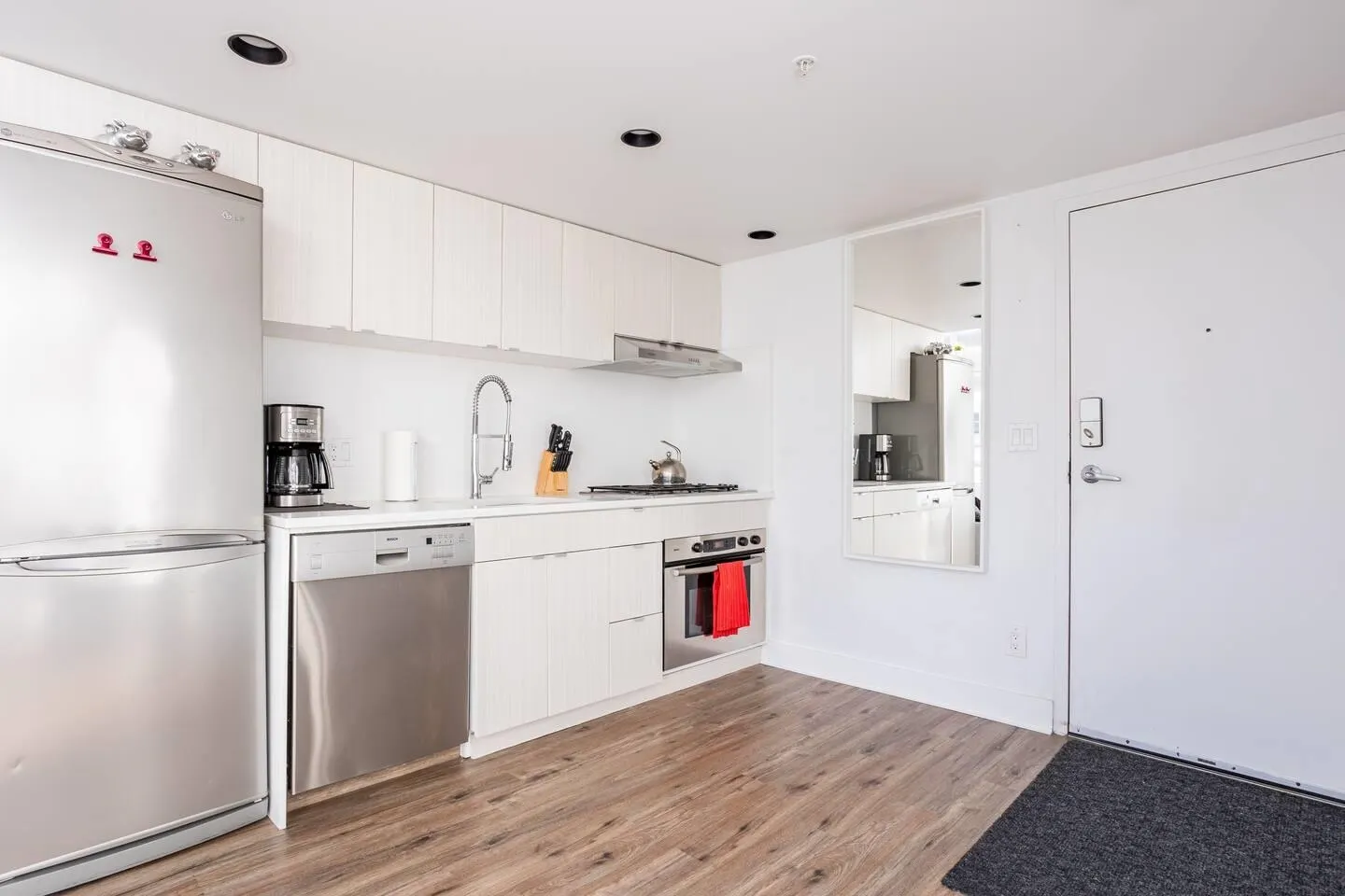 909 933 Seymour Street