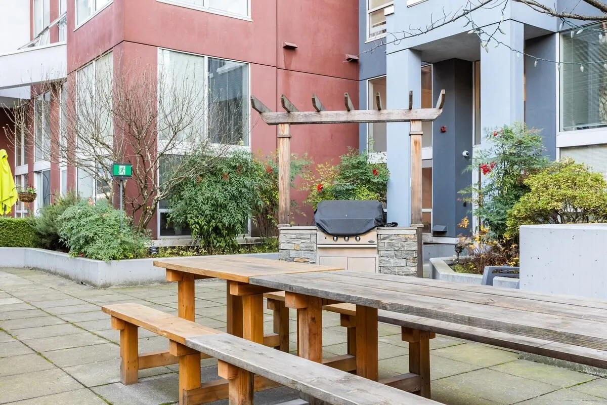 909 933 Seymour Street