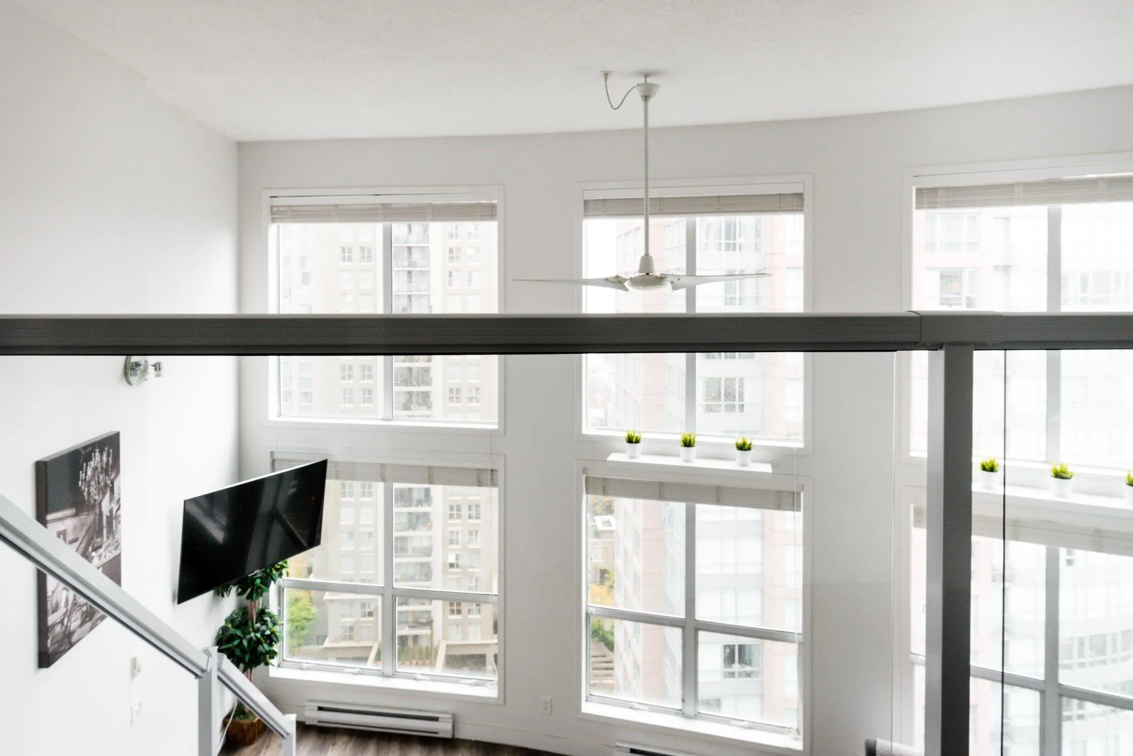 909 933 Seymour Street