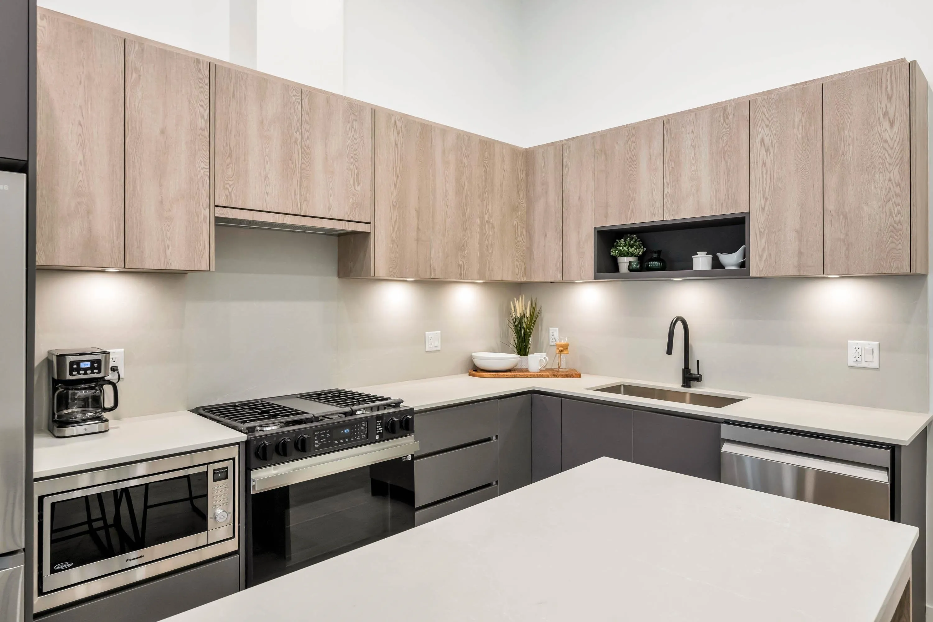 208 19577 65b Avenue