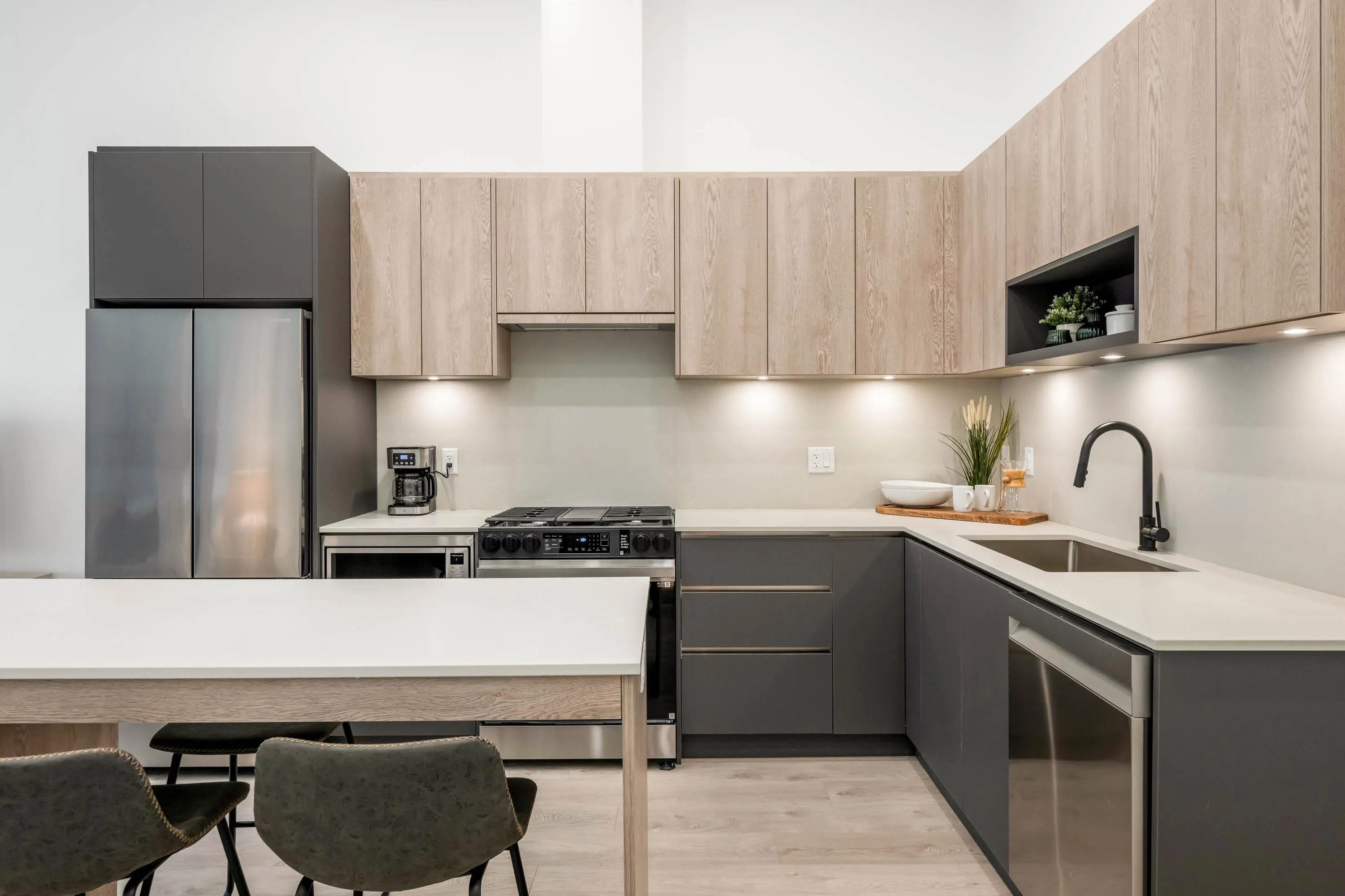 208 19577 65b Avenue