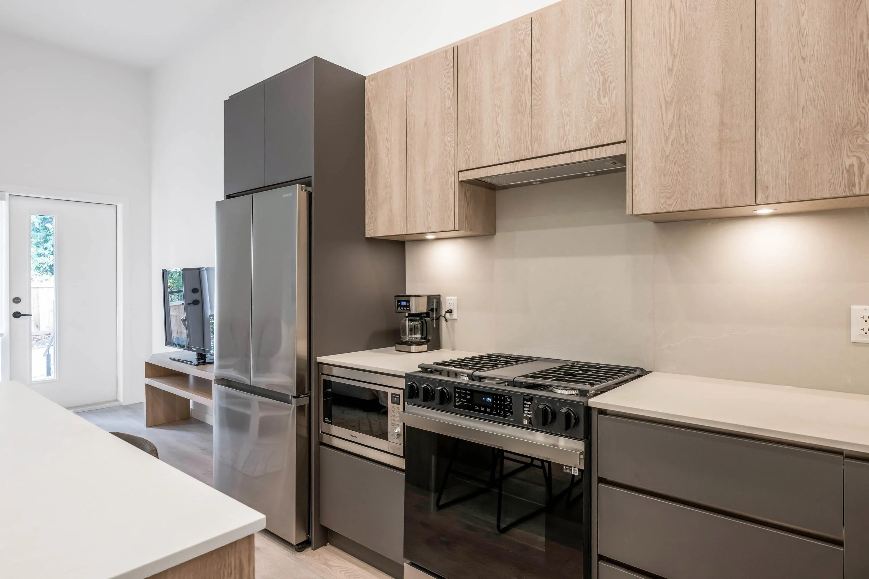 208 19577 65b Avenue