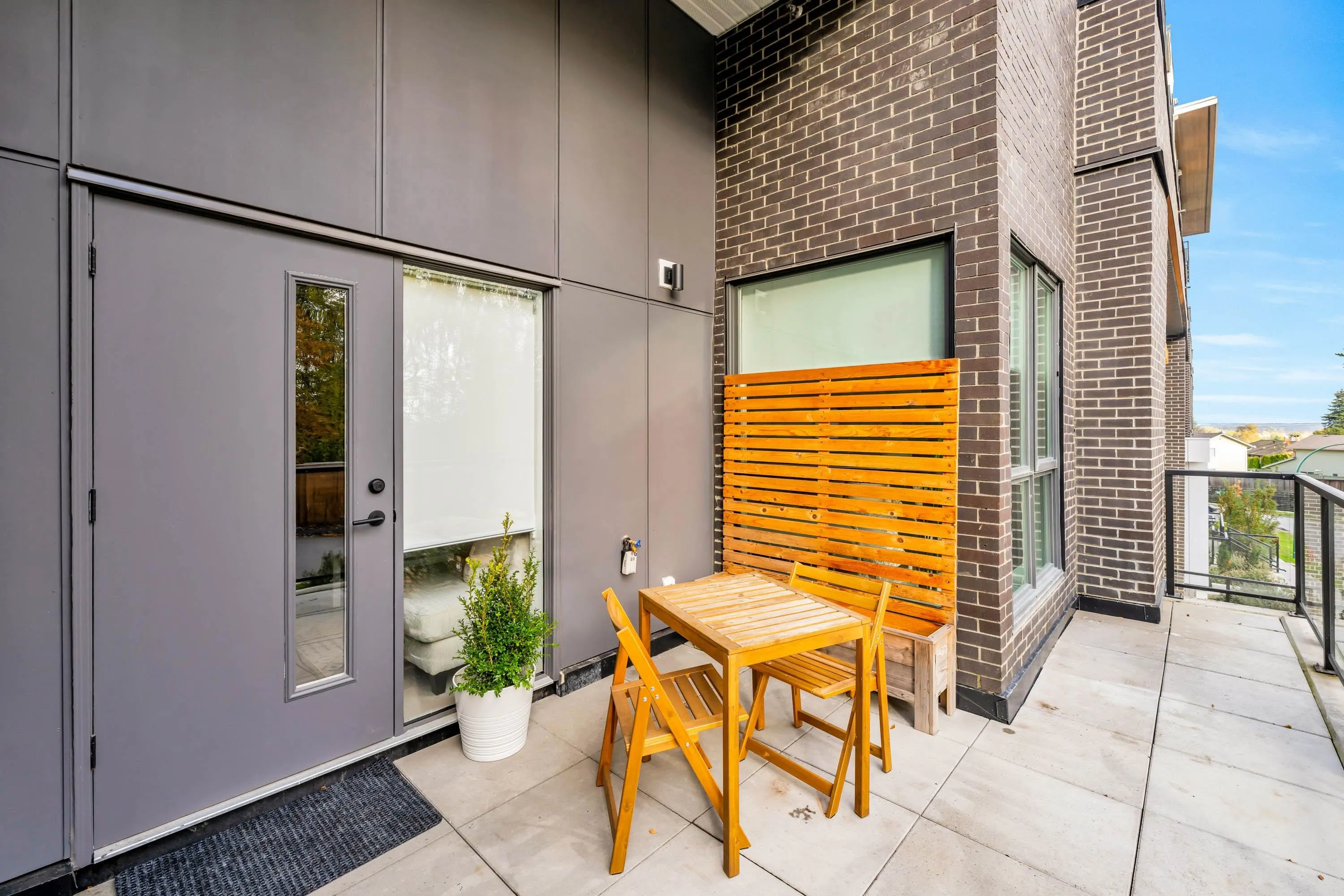 208 19577 65b Avenue