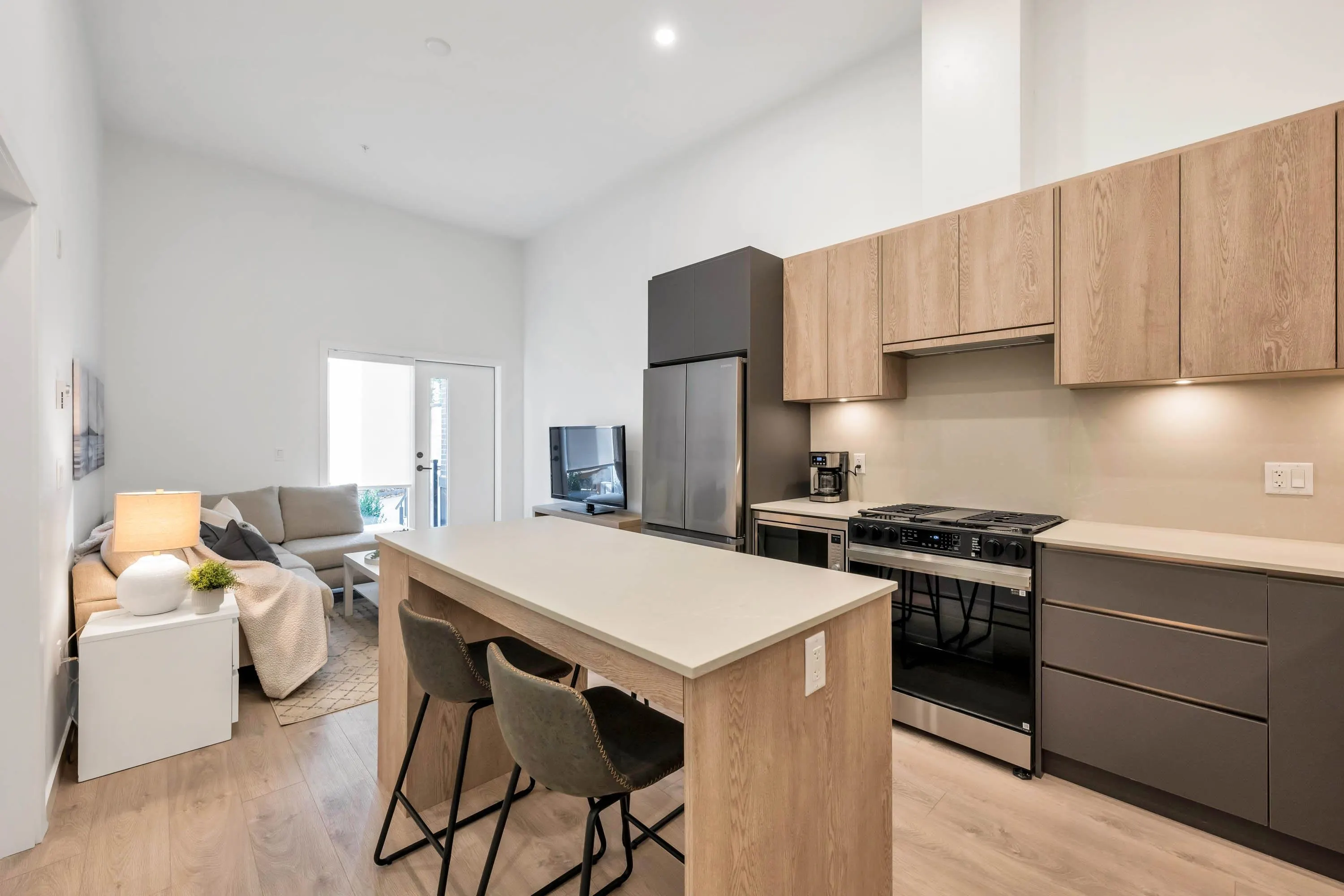 208 19577 65b Avenue