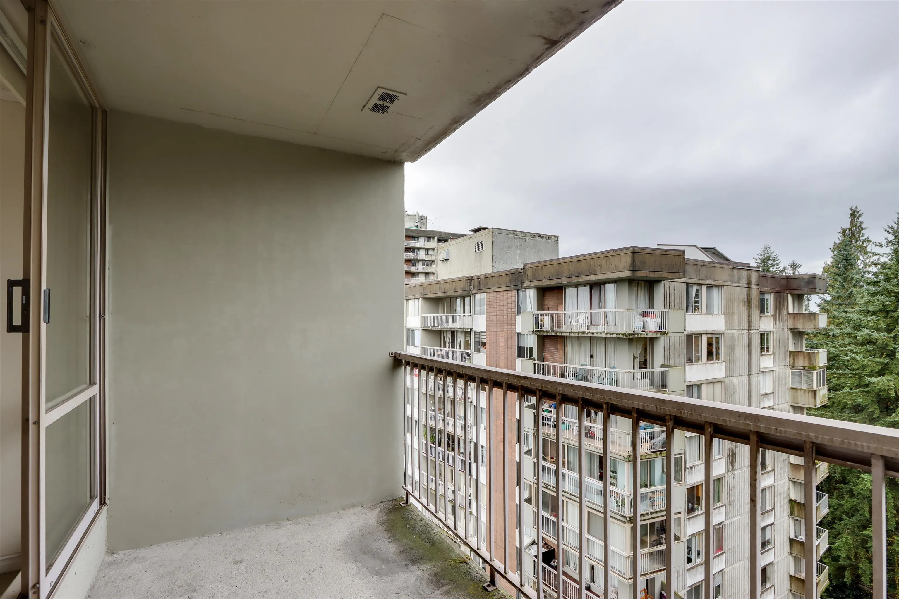 1212 2016 Fullerton Avenue