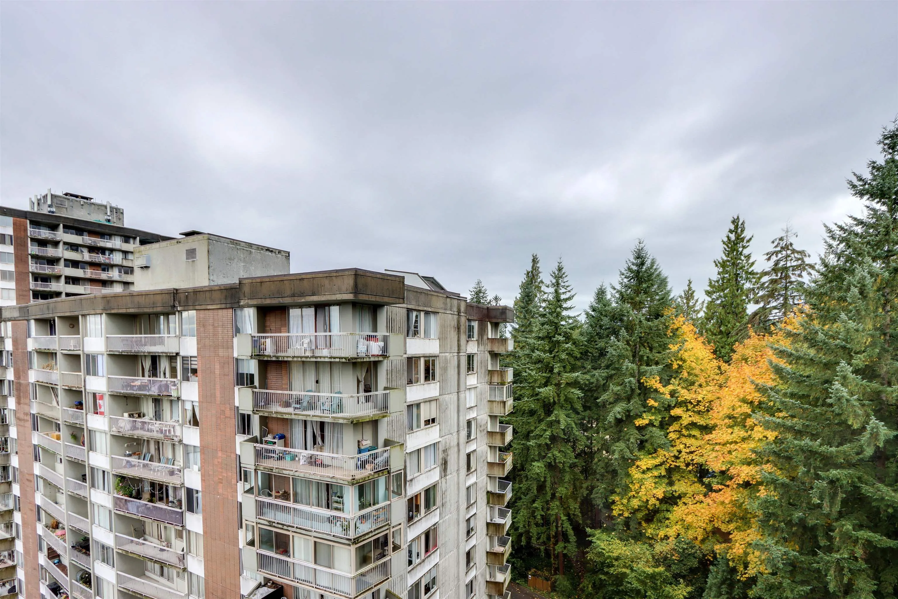 1212 2016 Fullerton Avenue