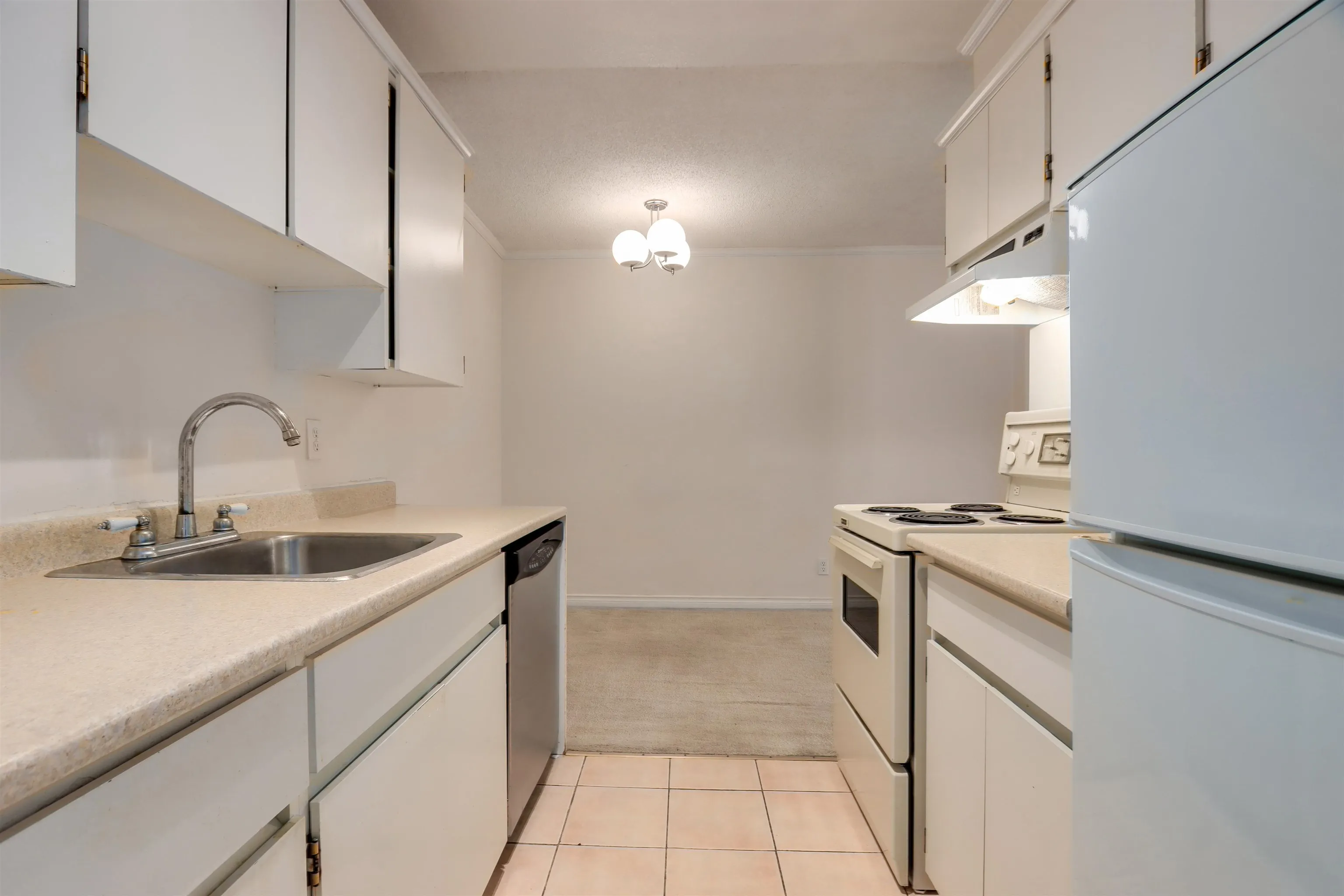 1212 2016 Fullerton Avenue