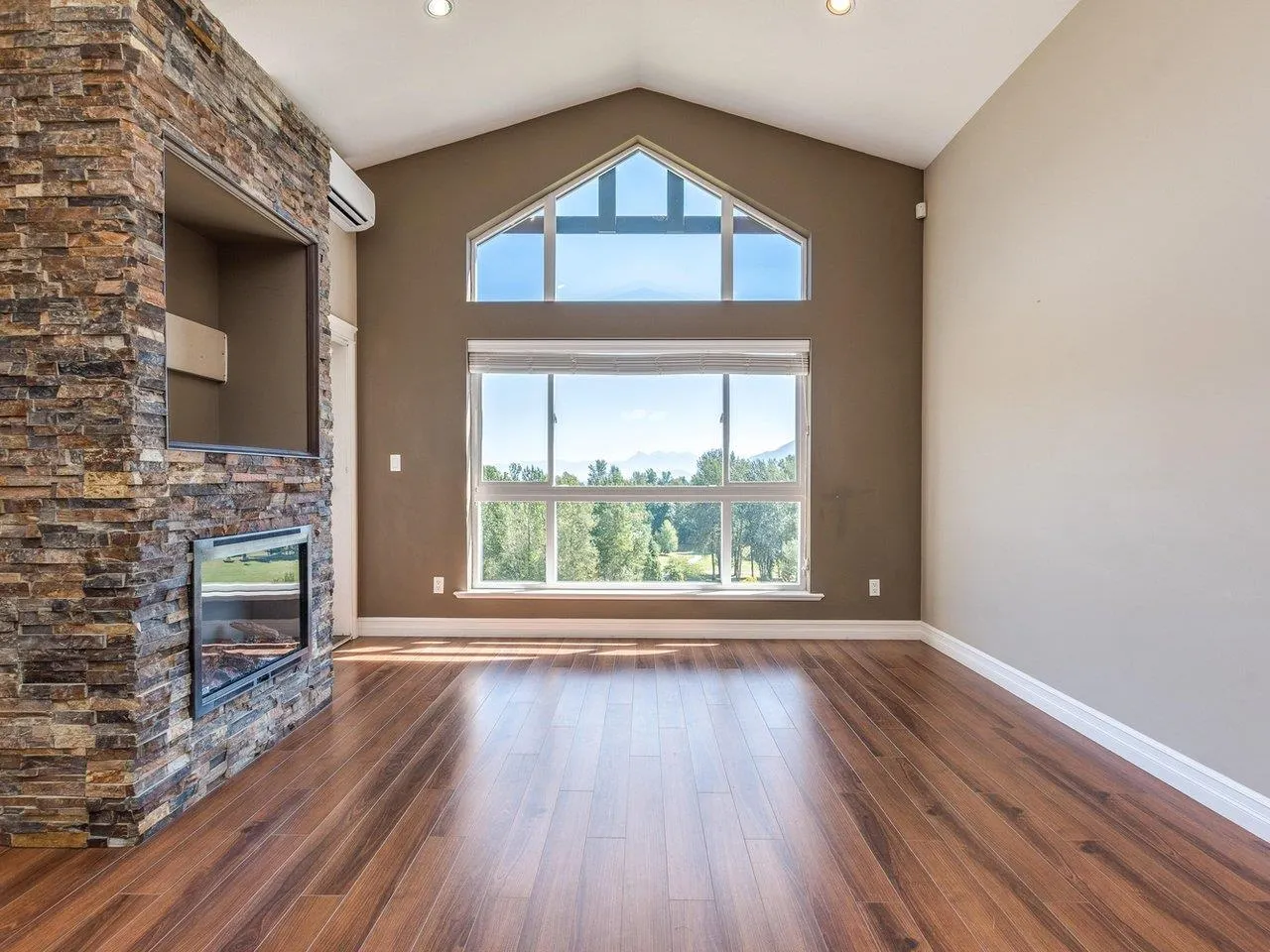 307 33755 7th Avenue