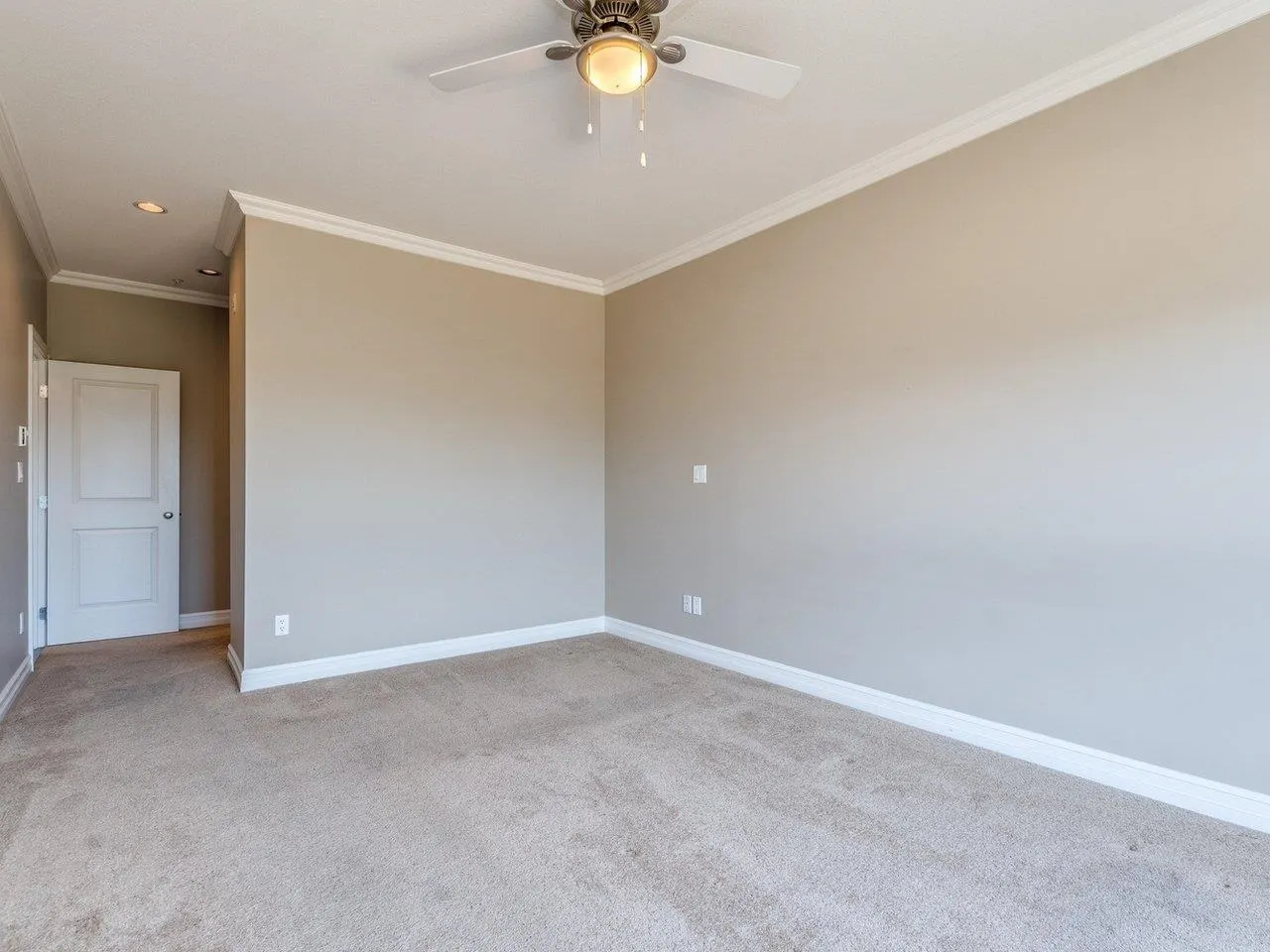 307 33755 7th Avenue