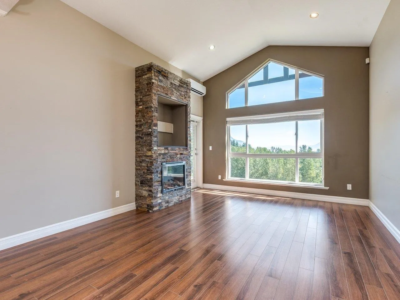 307 33755 7th Avenue