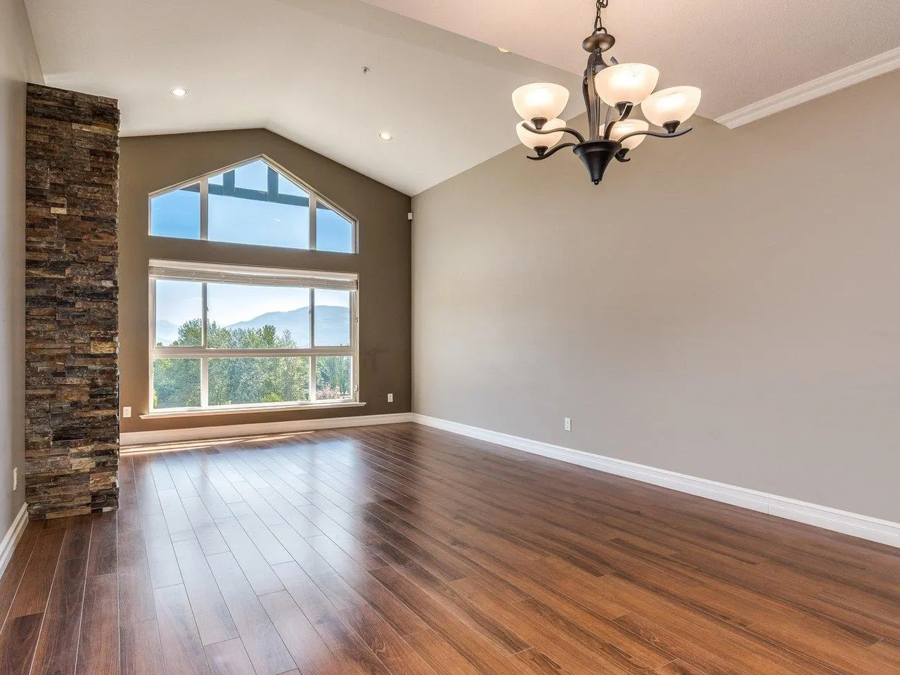 307 33755 7th Avenue