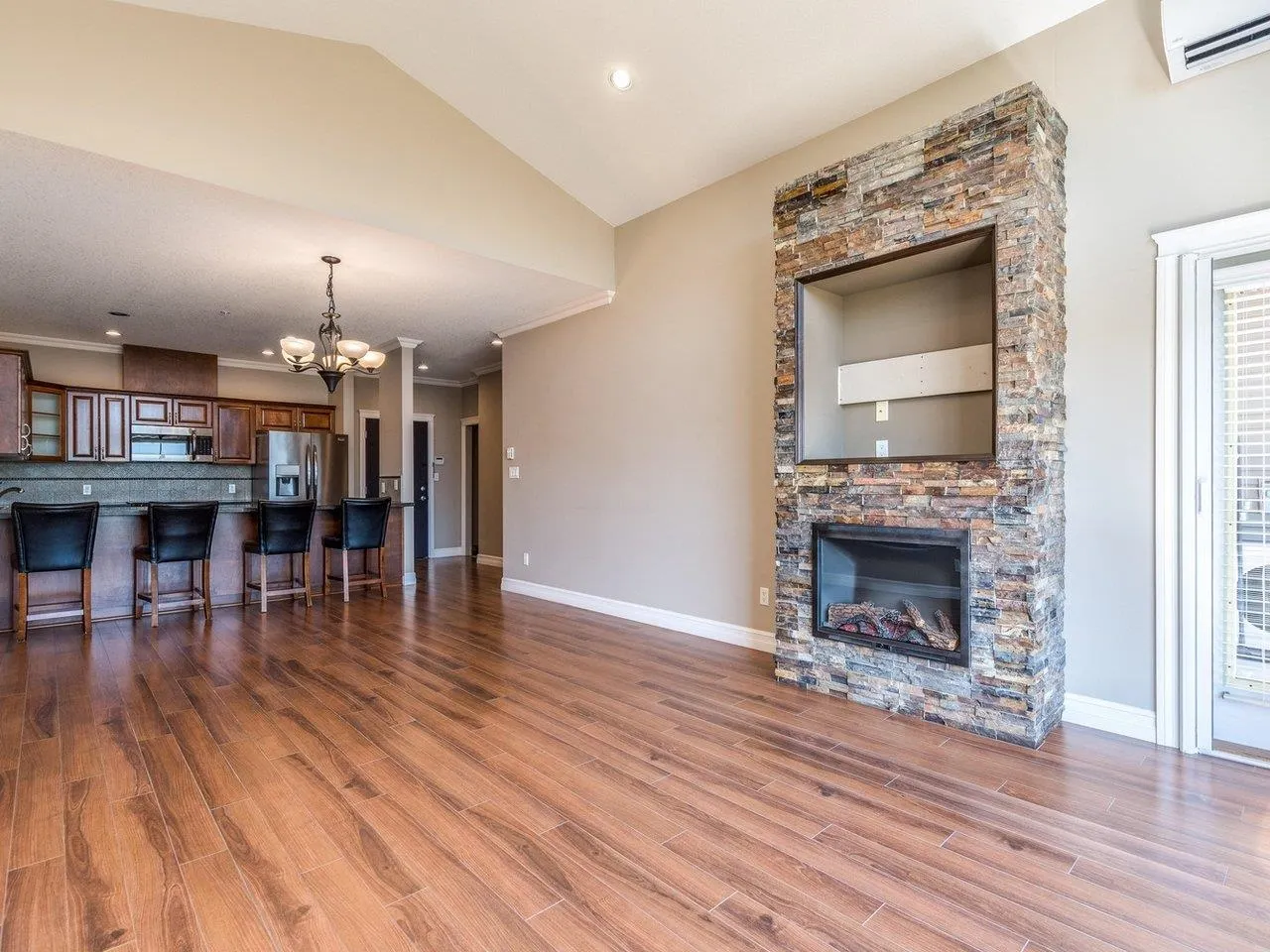 307 33755 7th Avenue