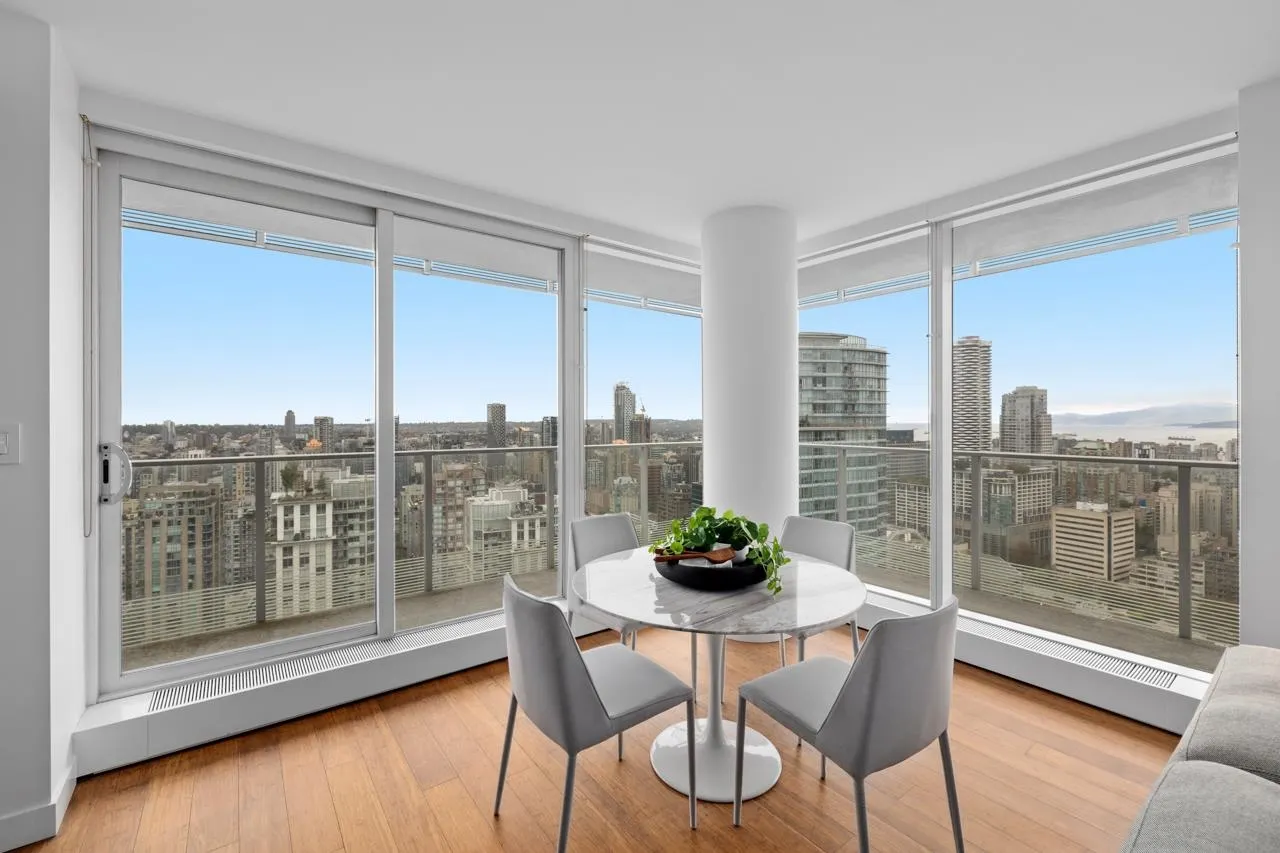 4202 777 Richards Street