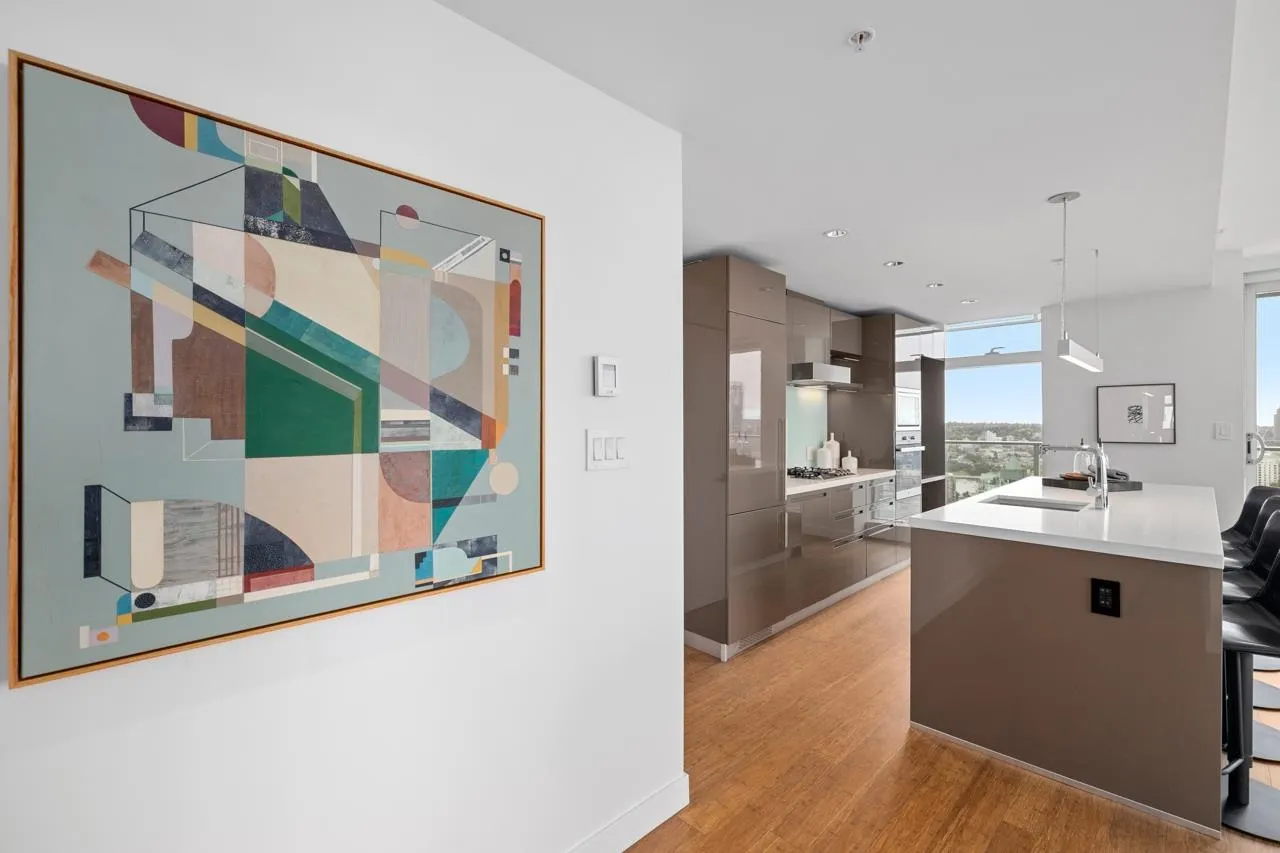 4202 777 Richards Street