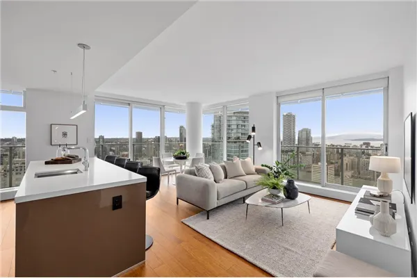 4202 777 Richards Street