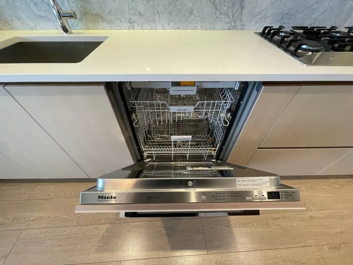 2010 89 Nelson Street