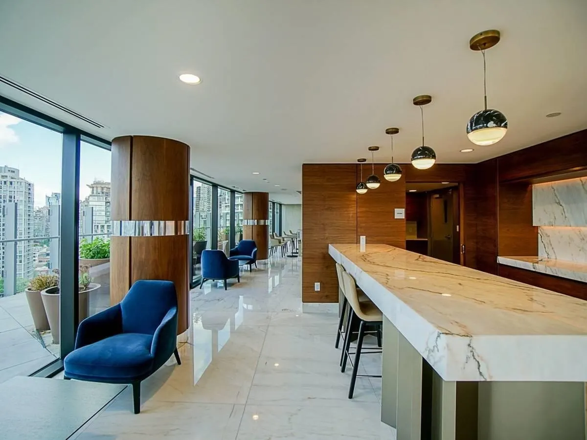 2010 89 Nelson Street