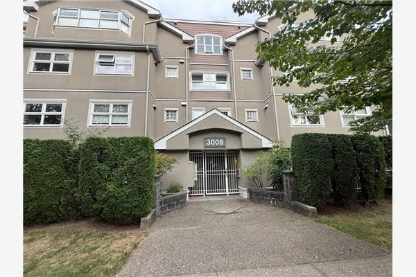 102 3008 Willow Street