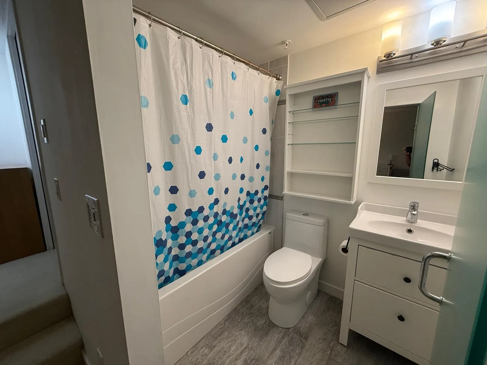 102 3008 Willow Street