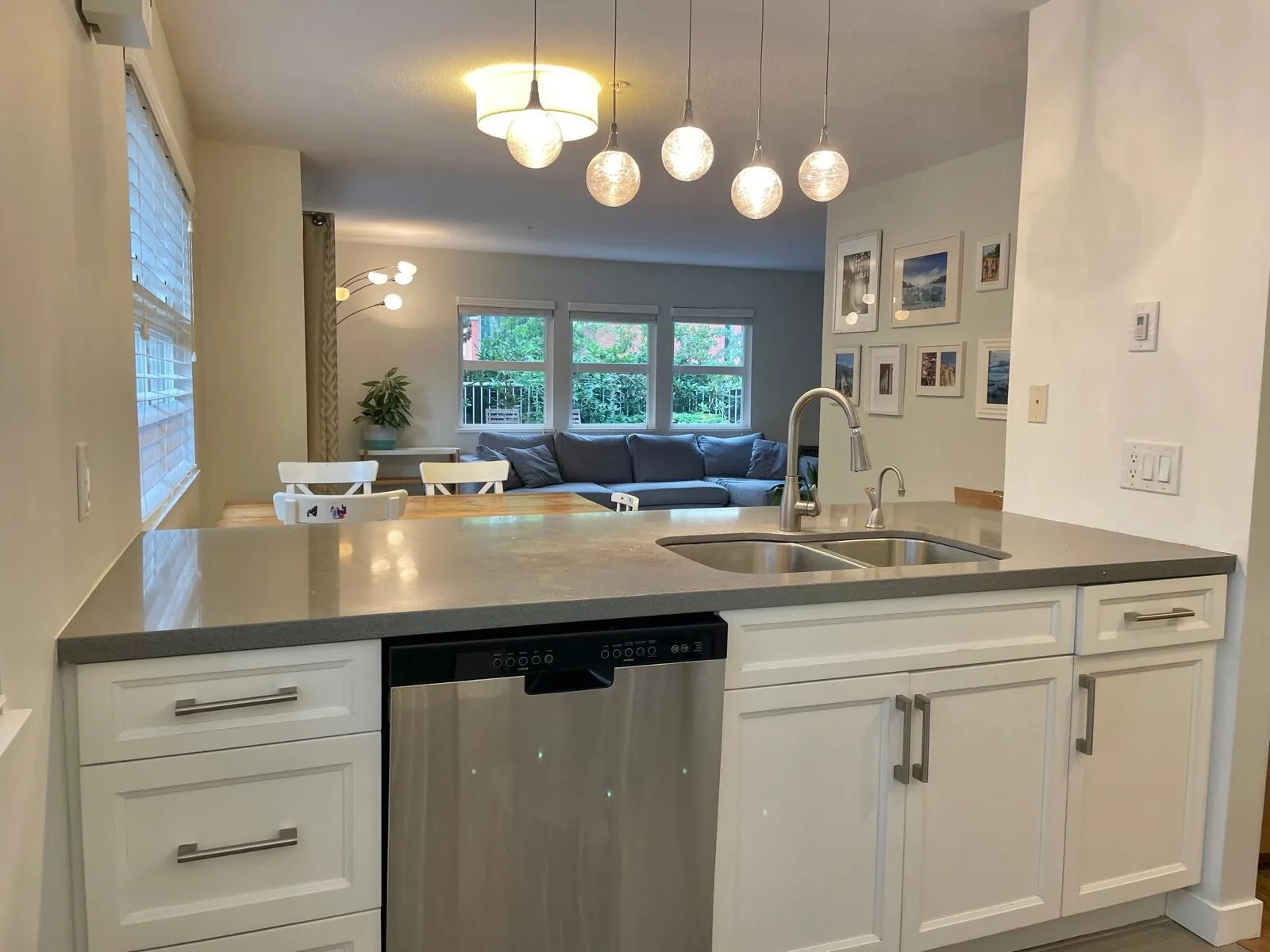 102 3008 Willow Street