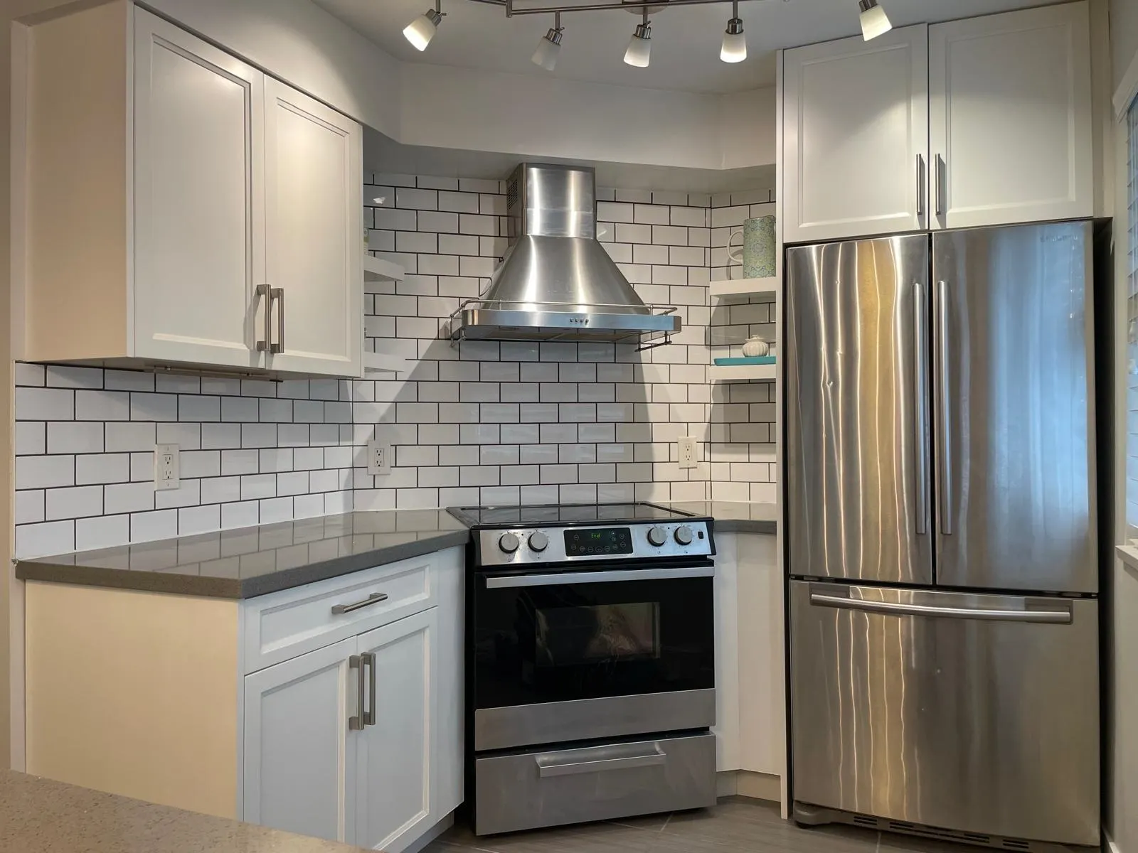 102 3008 Willow Street