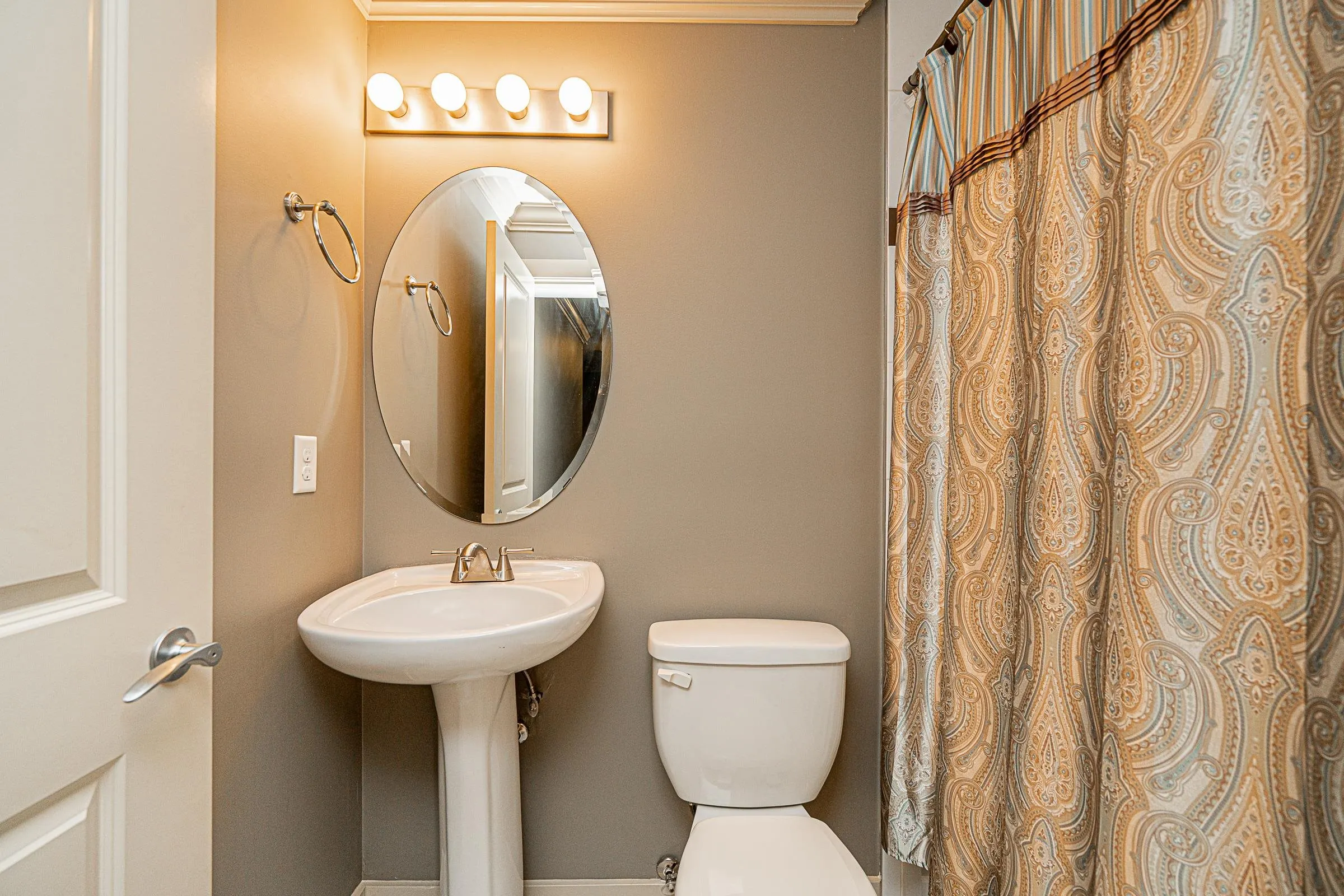 3387 Gislason Avenue