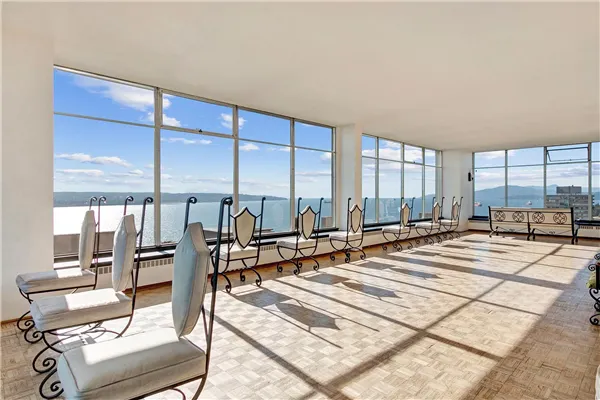 2301 1850 Comox Street