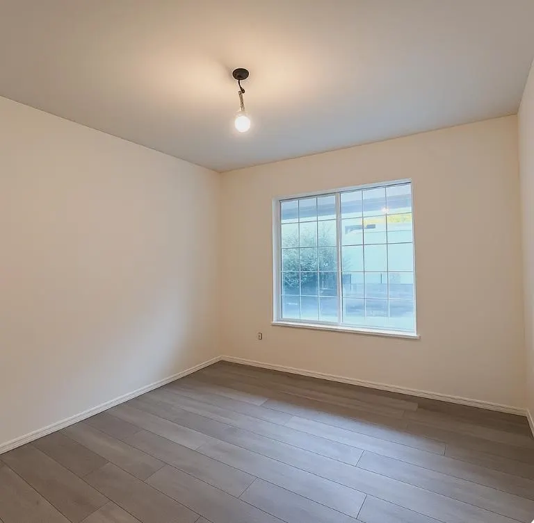 31 11502 Burnett Street