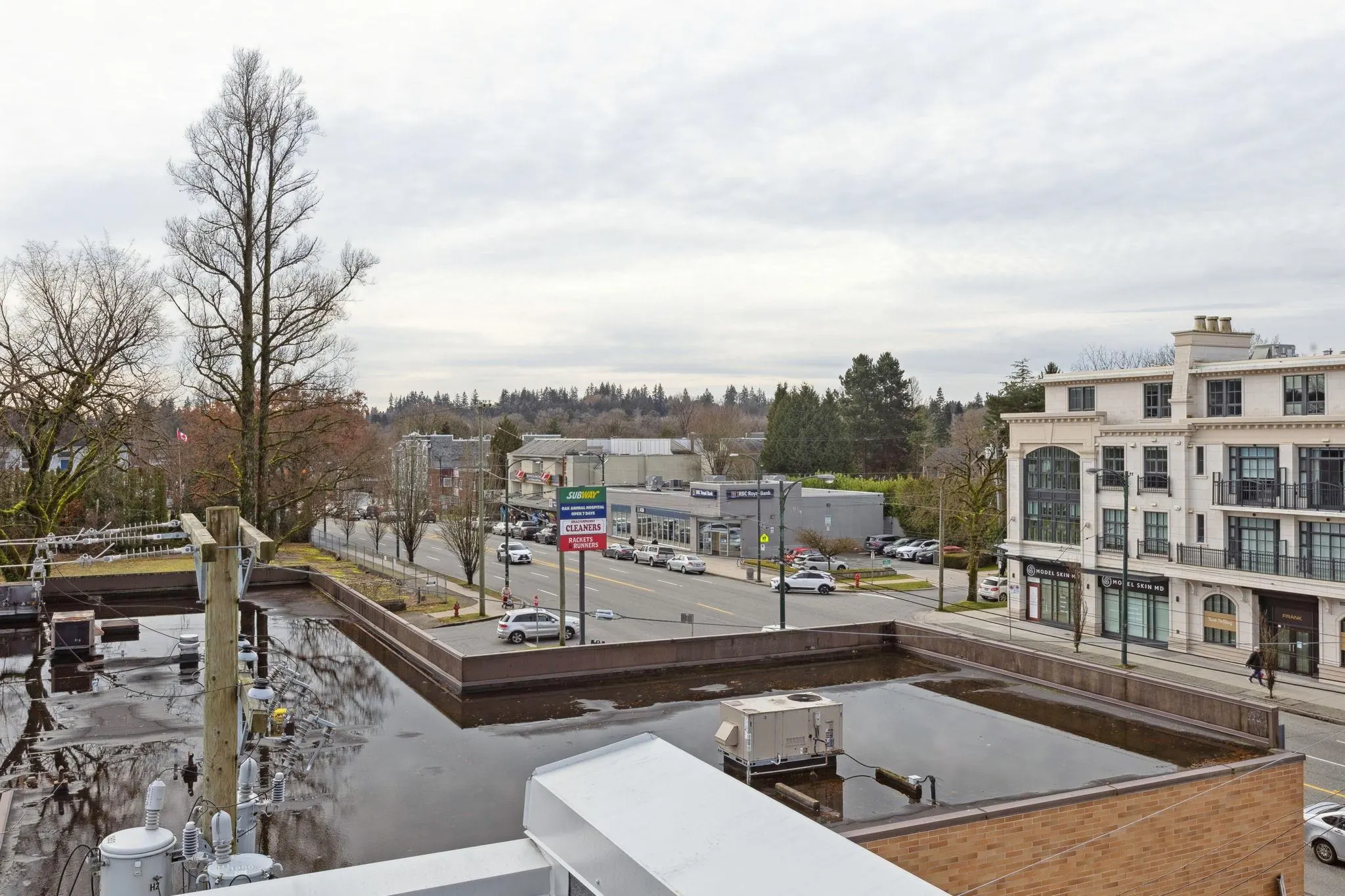 307 980 W 22nd Avenue