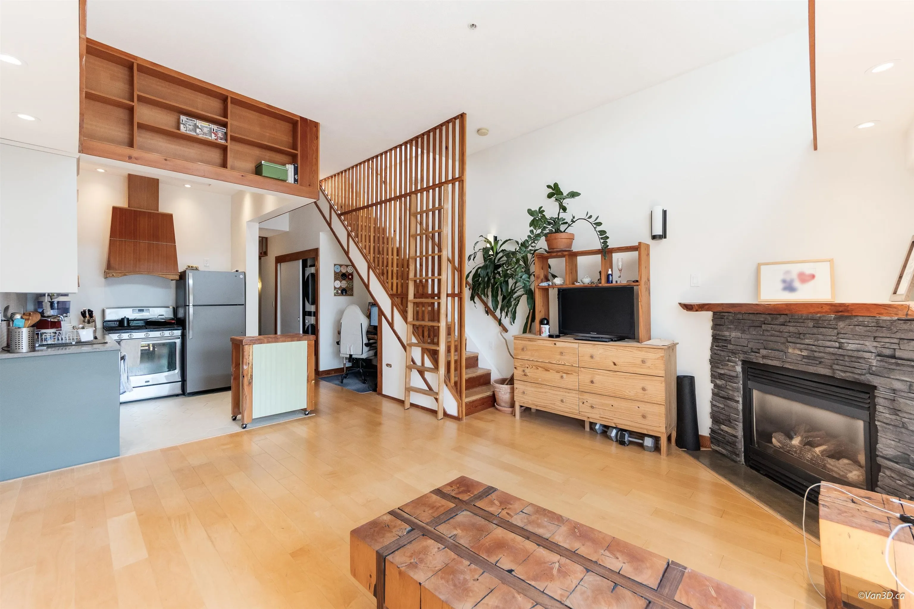 307 980 W 22nd Avenue