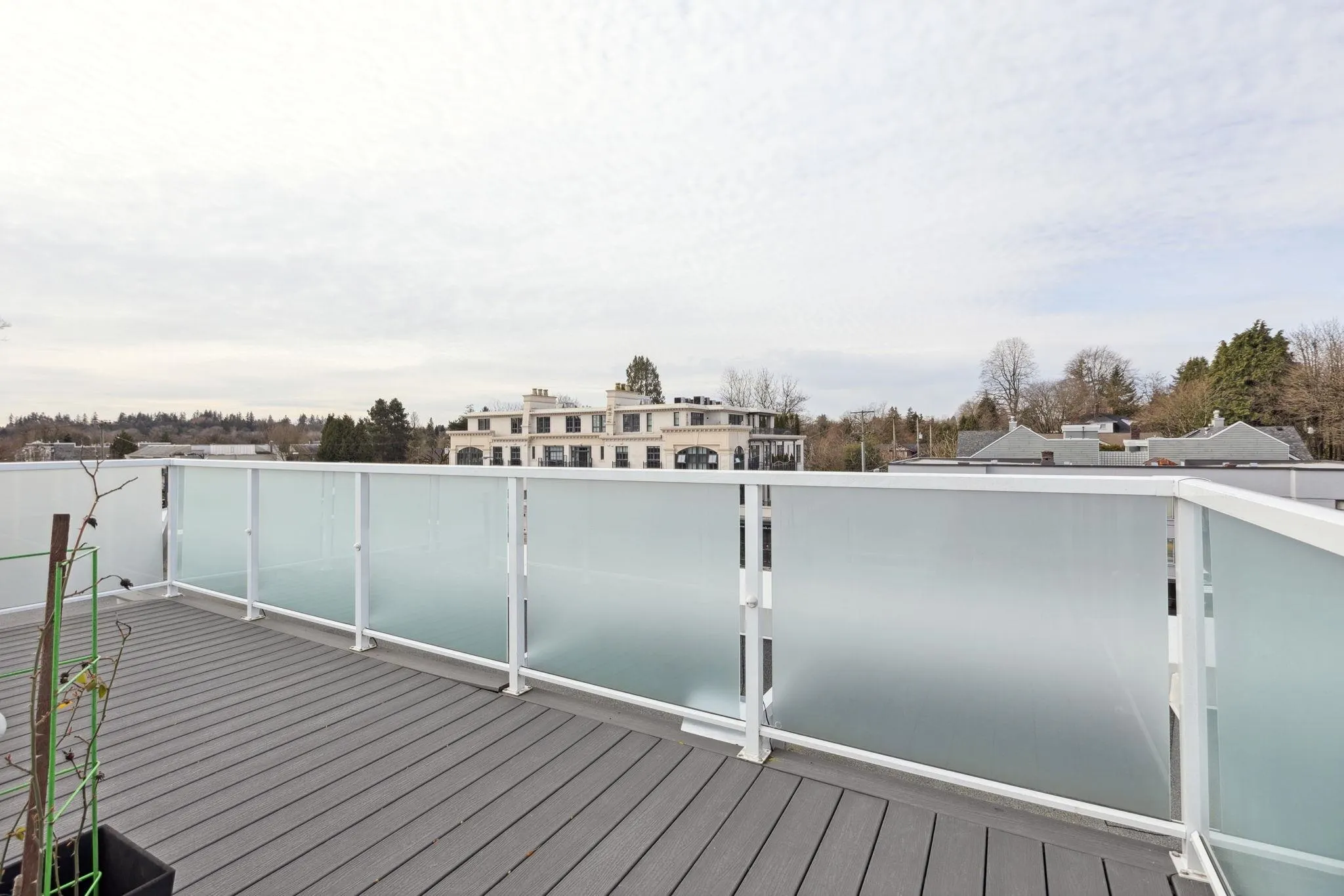 307 980 W 22nd Avenue