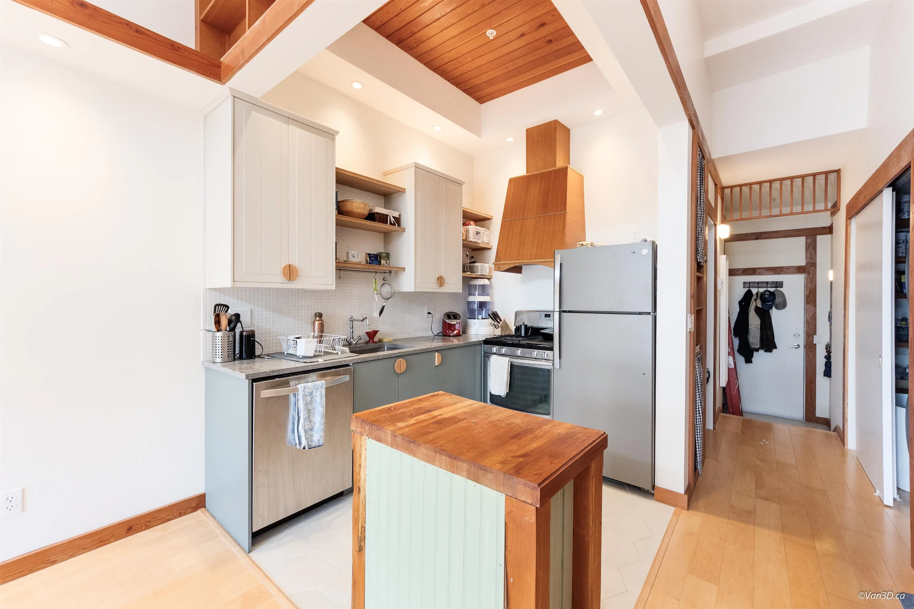 307 980 W 22nd Avenue