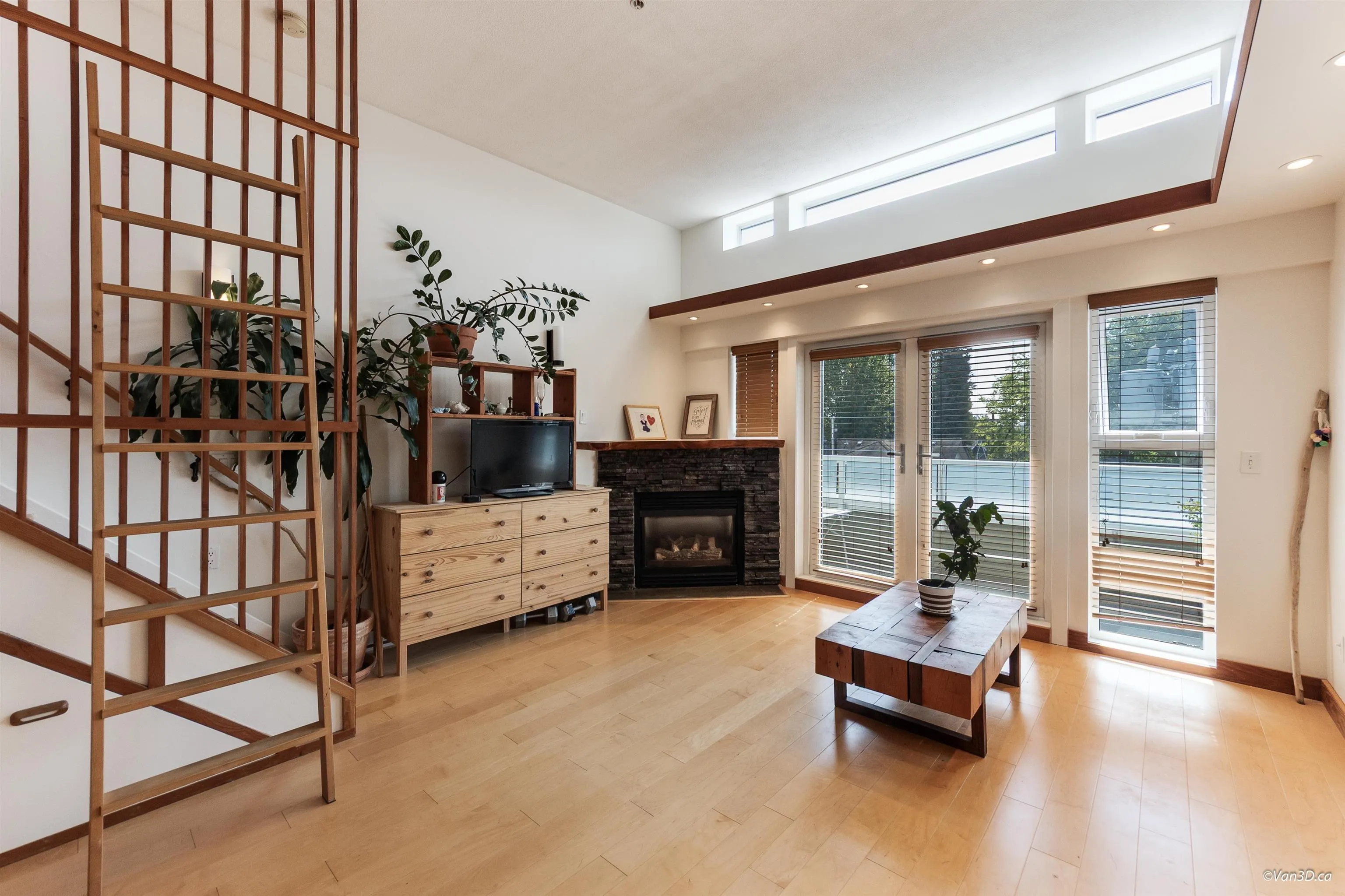 307 980 W 22nd Avenue