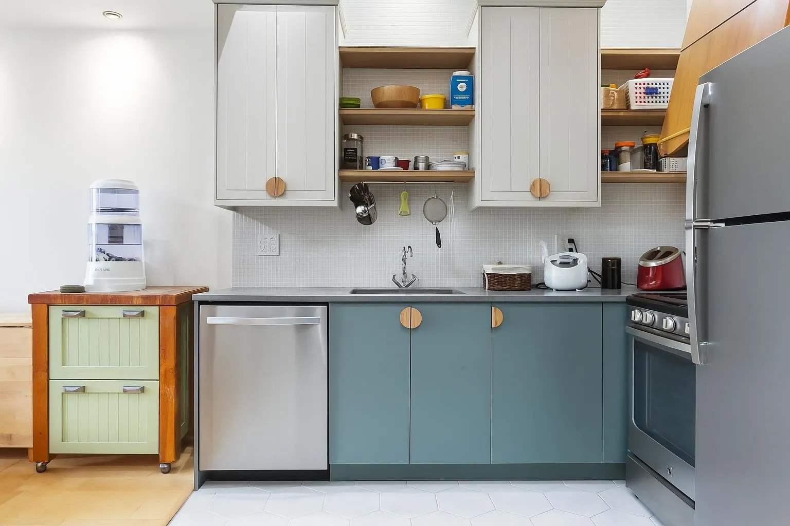 307 980 W 22nd Avenue