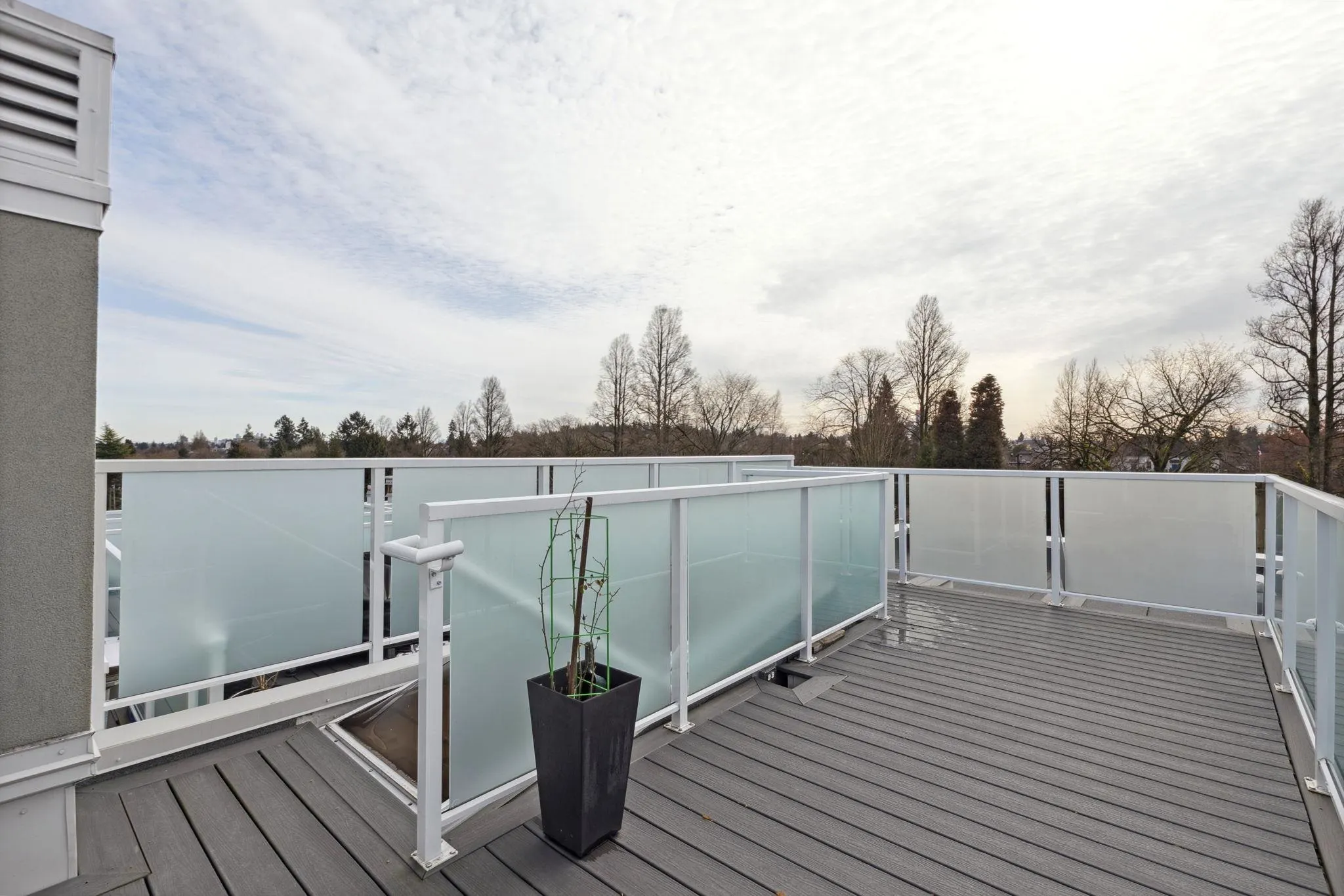 307 980 W 22nd Avenue